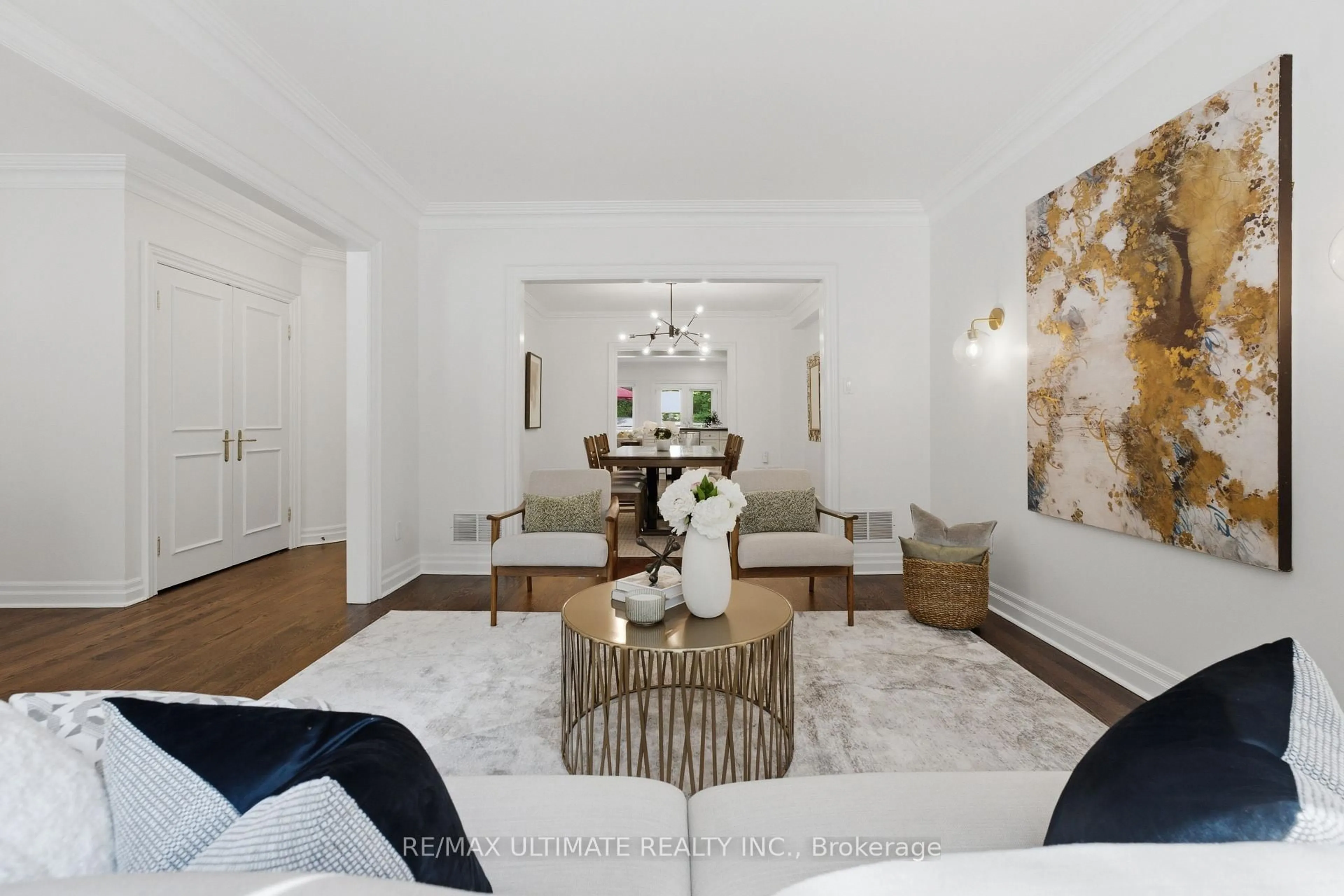 Living room with furniture, unknown for 214 Sutherland Dr, Toronto Ontario M4G 1J2