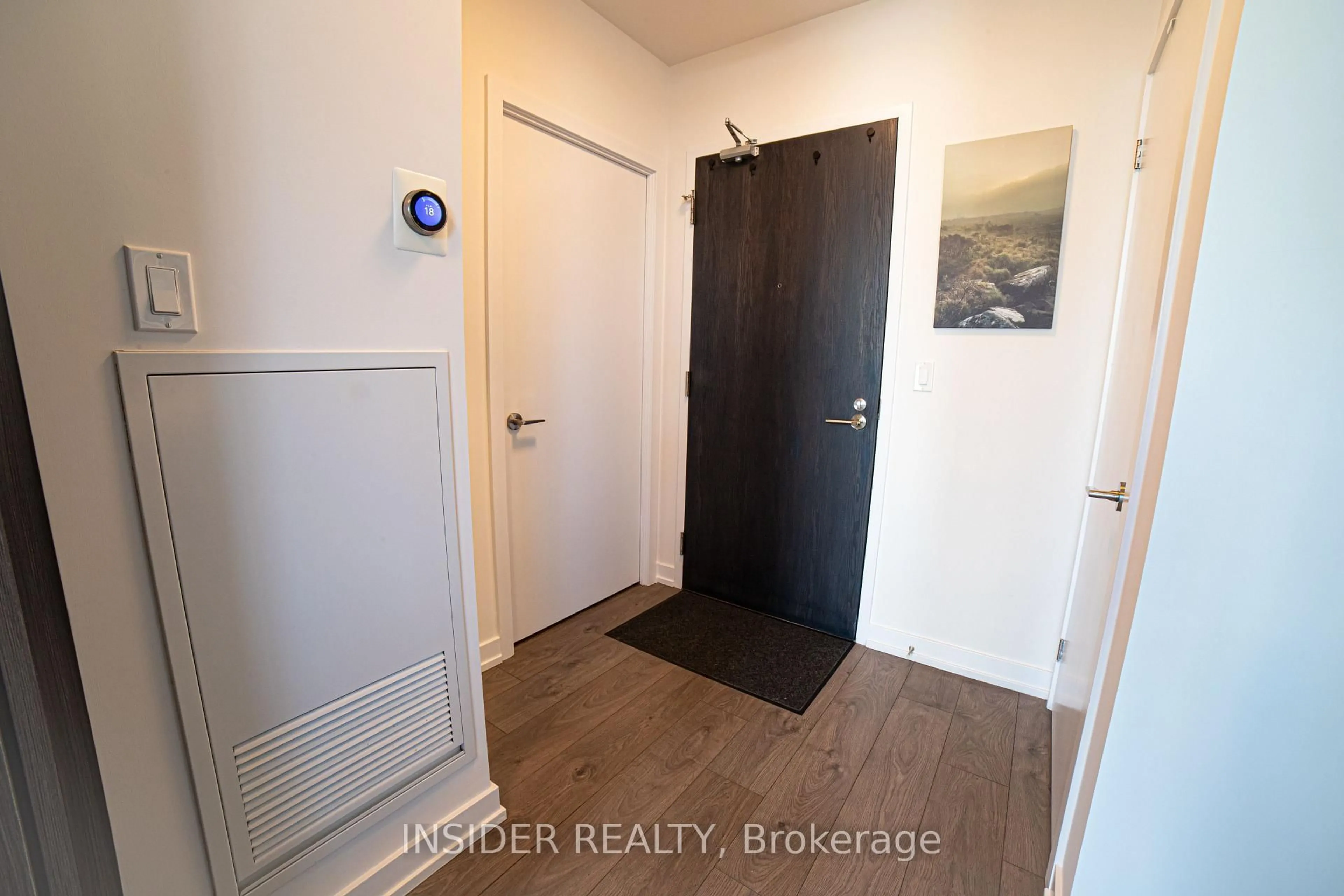 Indoor entryway for 297 College St #706, Toronto Ontario M5T 0C2