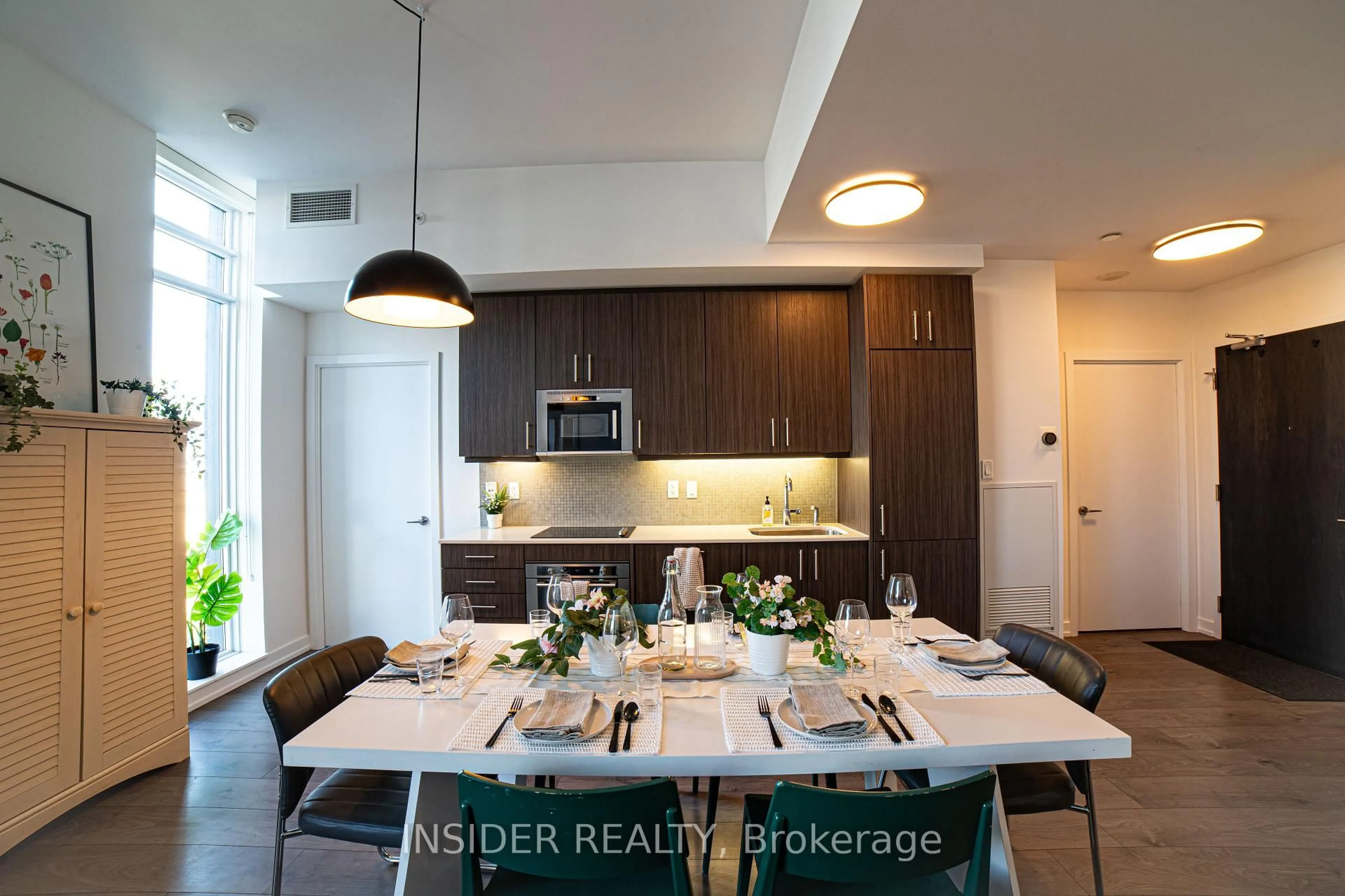 Unknown for 297 College St #706, Toronto Ontario M5T 0C2