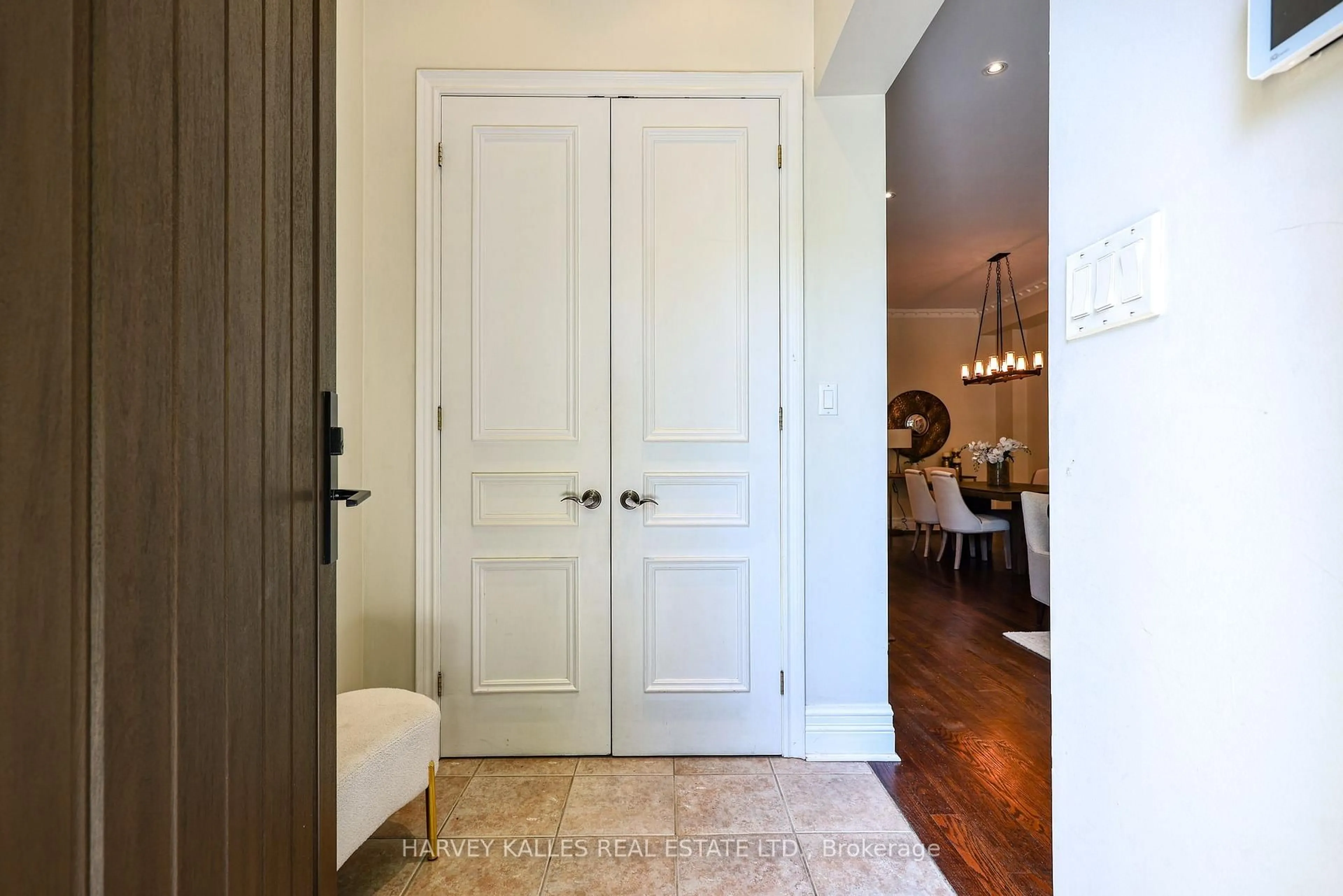 Indoor entryway for 30 Walder Ave, Toronto Ontario M4P 2R6