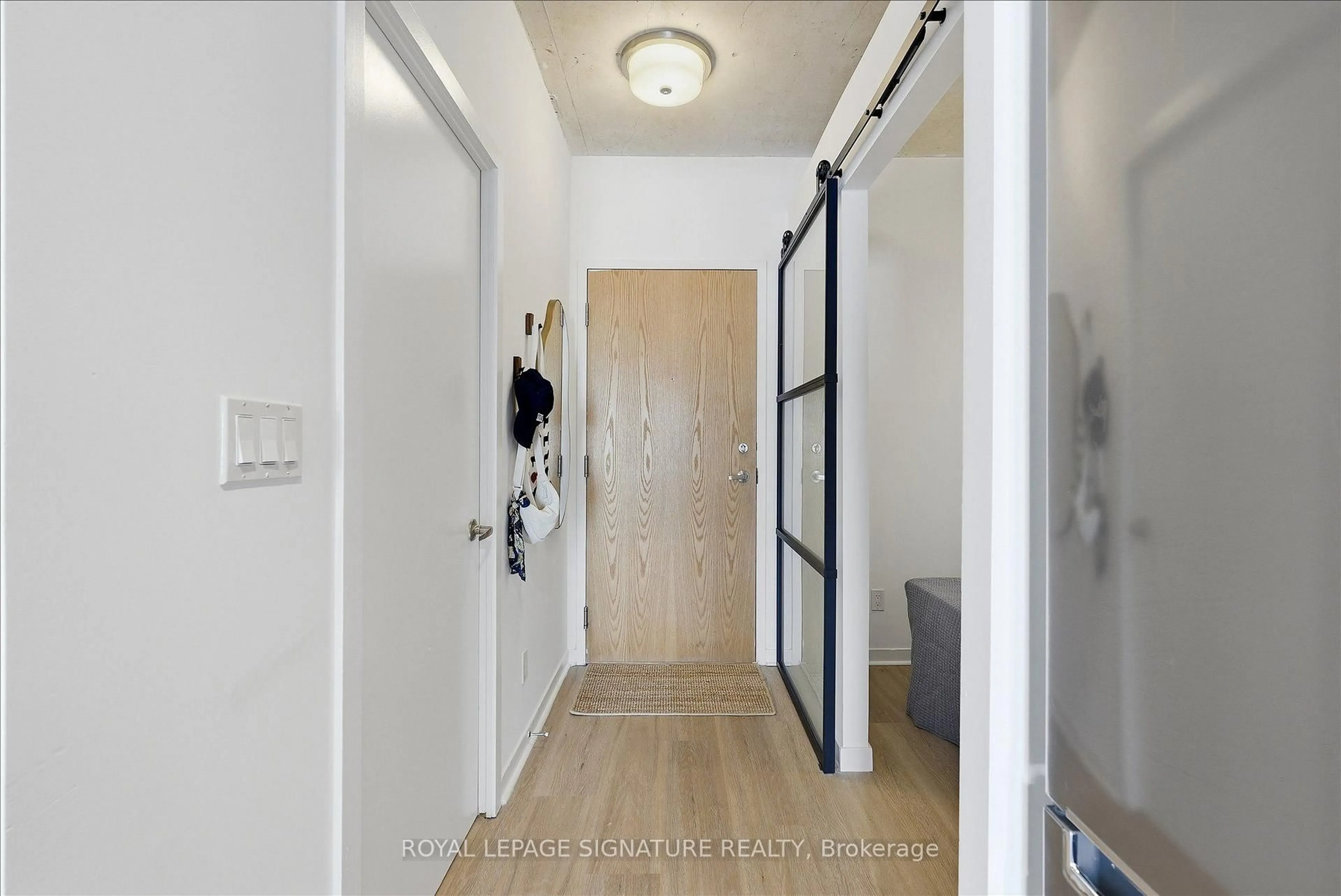Indoor entryway for 170 Sudbury St #807, Toronto Ontario M6J 0A1