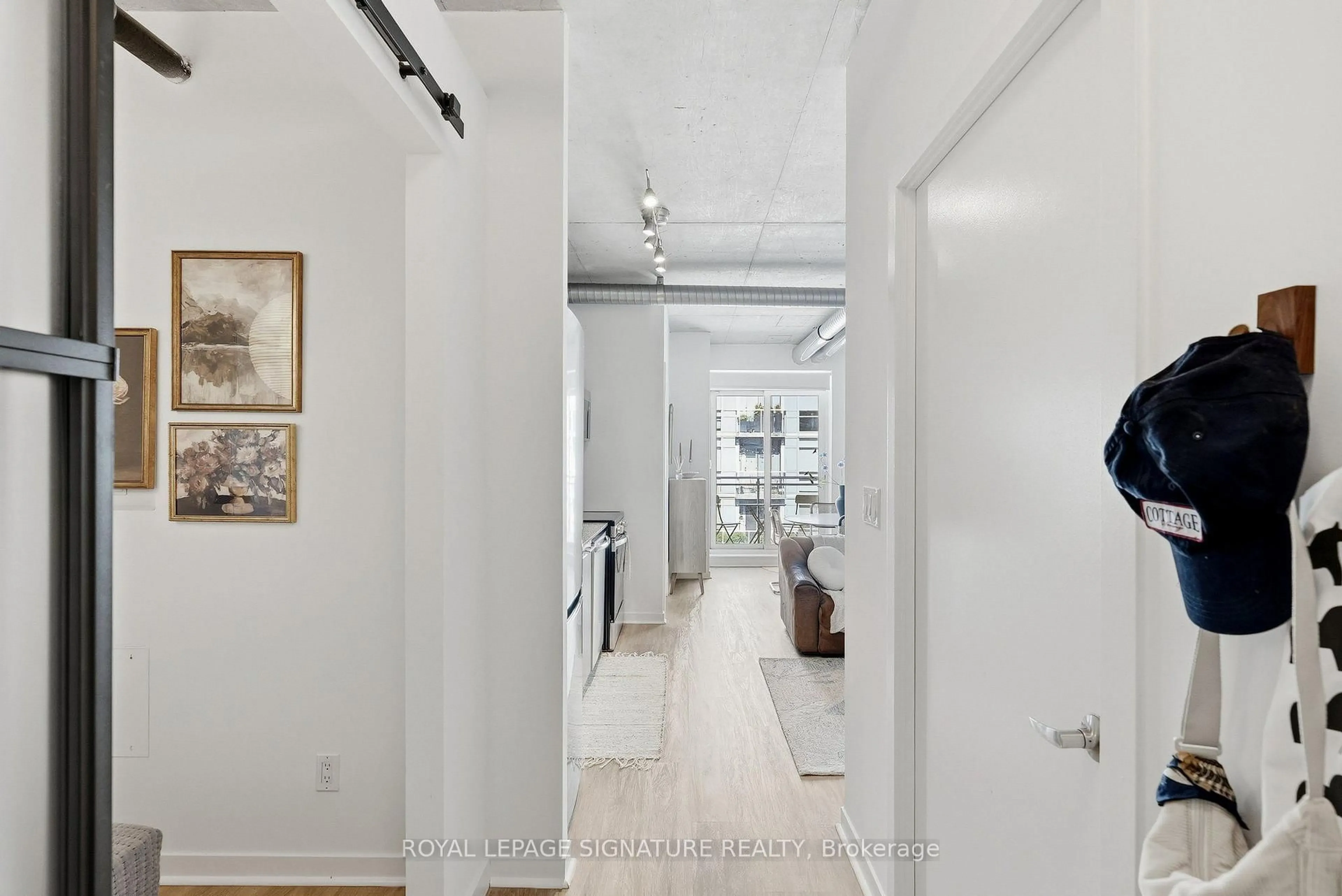 Indoor entryway for 170 Sudbury St #807, Toronto Ontario M6J 0A1