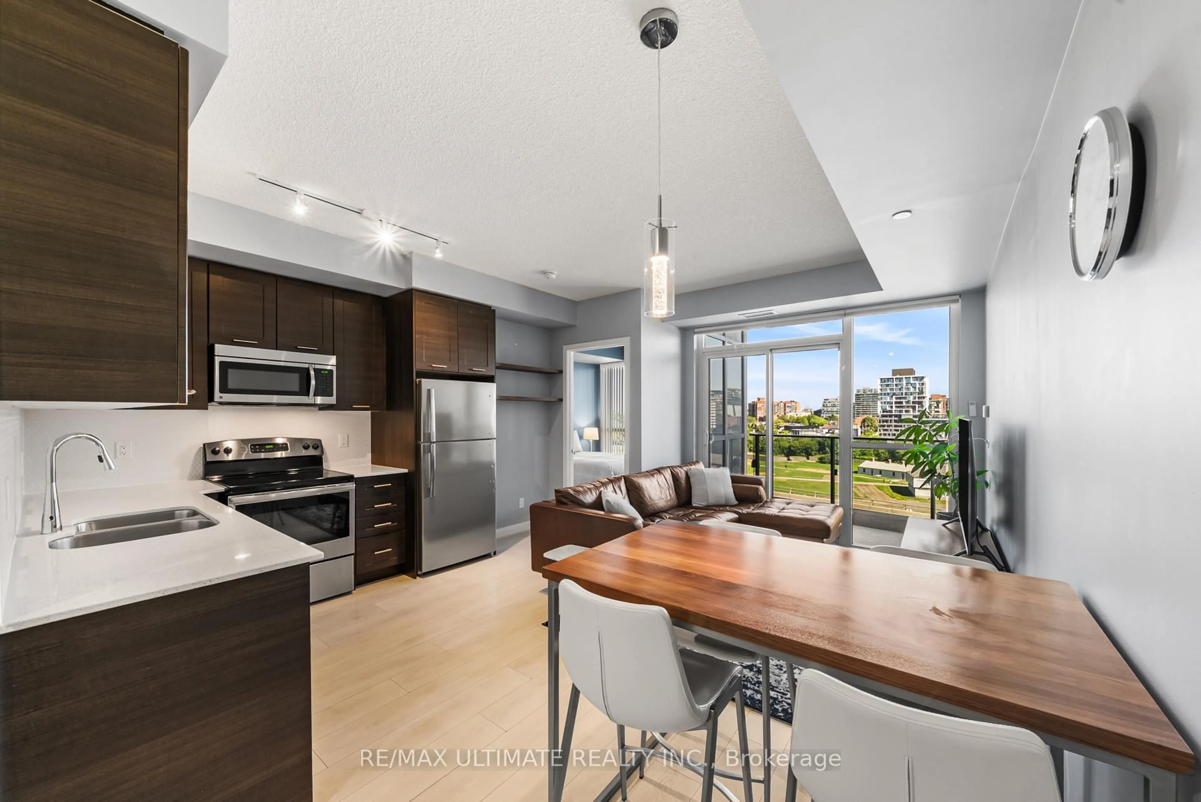 Open concept kitchen, unknown for 50 Bruyeres Mews #1001, Toronto Ontario M5V 0A7