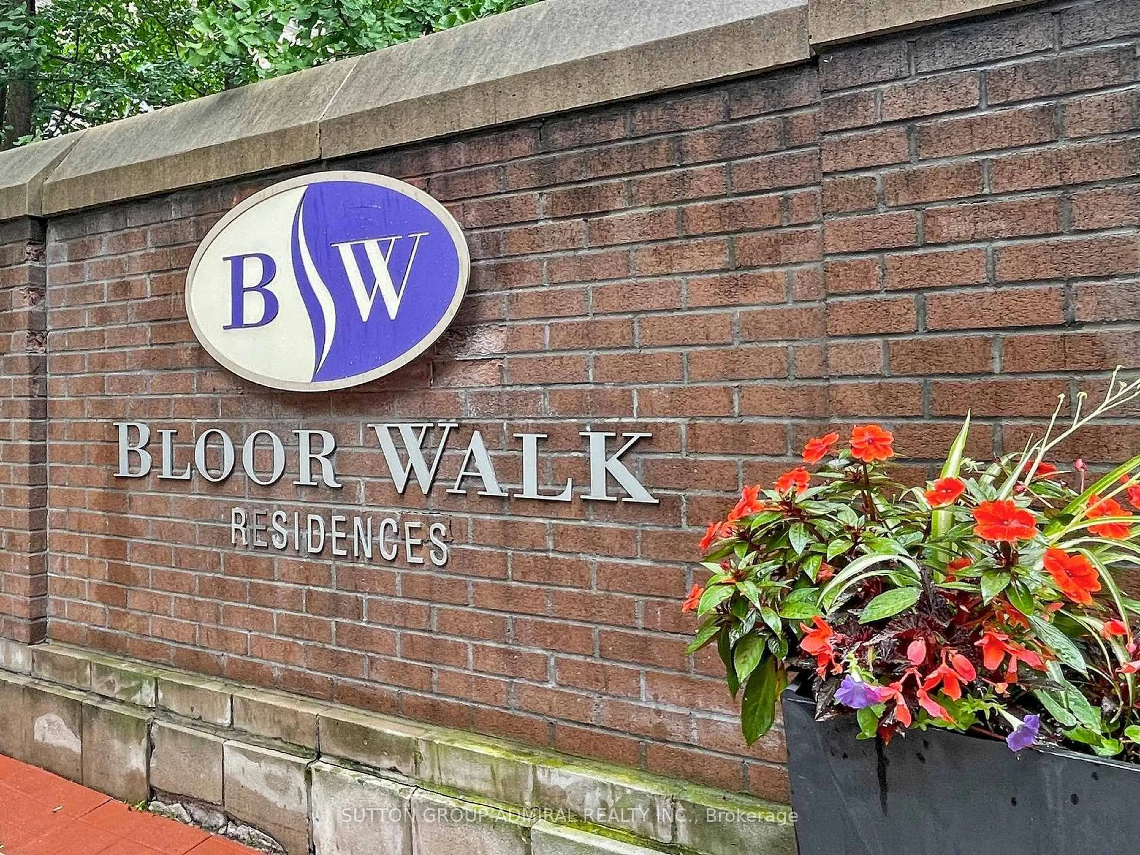 Indoor entryway for 100 Hayden St #812, Toronto Ontario M4Y 3C7