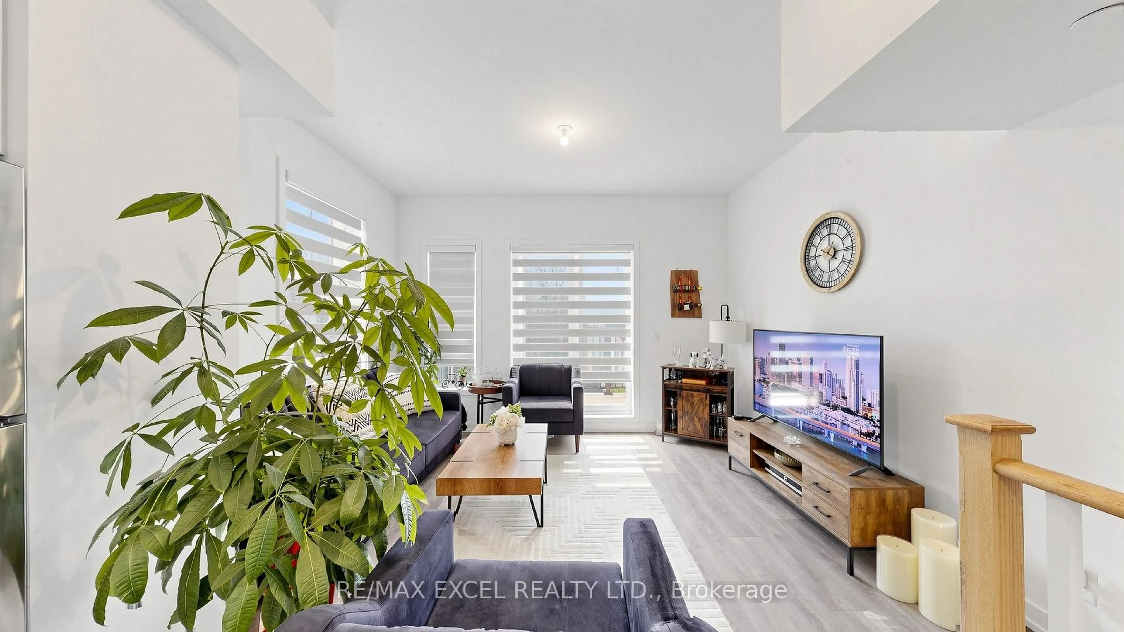 Living room with furniture, unknown for 68A Tisdale Ave, Toronto Ontario M4A 0A9