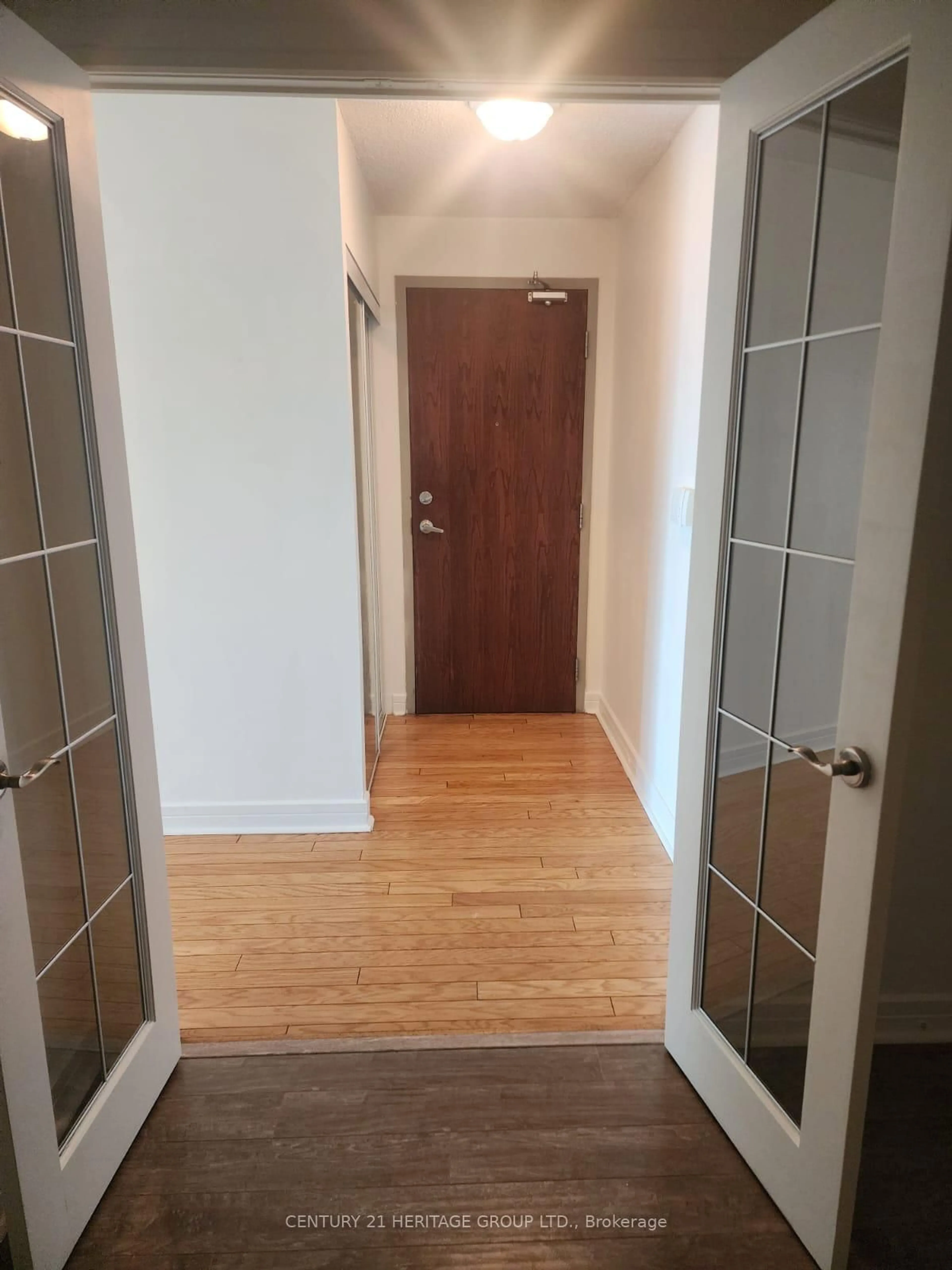 Indoor entryway for 16 Harrison Garden Blvd #LPH12, Toronto Ontario M2N 7J6