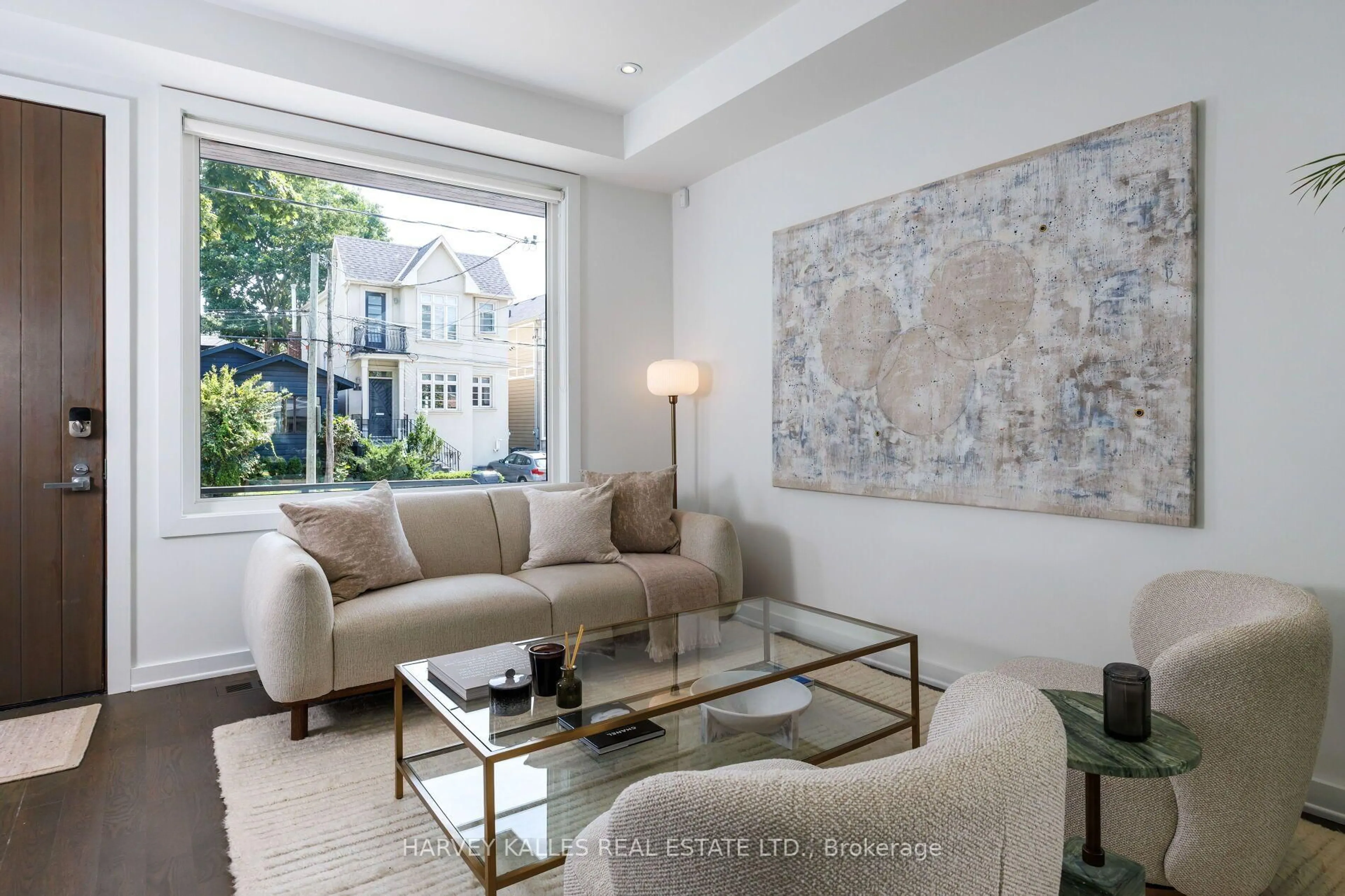 Living room with furniture, unknown for 128 Montgomery Ave, Toronto Ontario M4R 1E2
