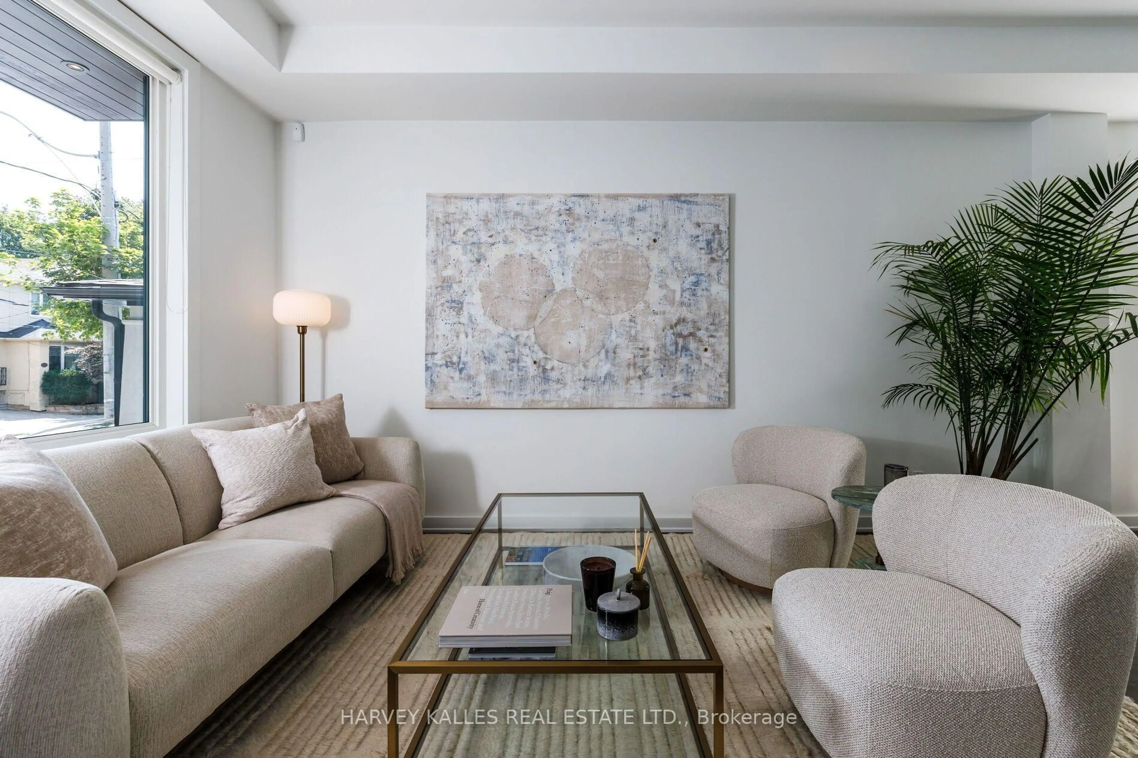 Living room with furniture, unknown for 128 Montgomery Ave, Toronto Ontario M4R 1E2