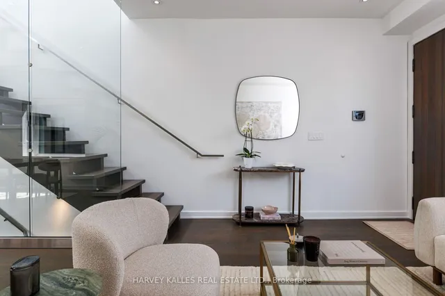128 Montgomery Ave, Toronto 5