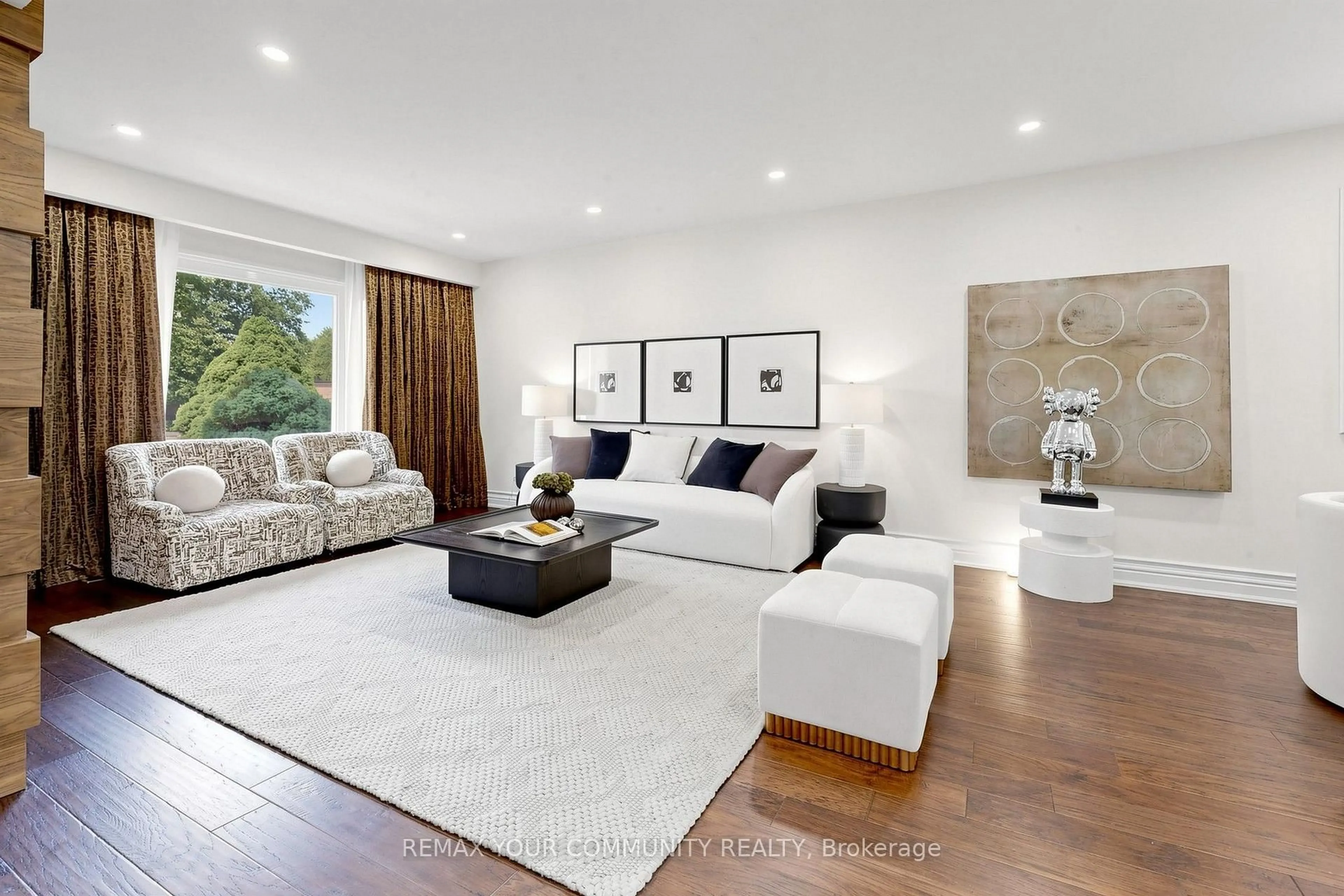Living room with furniture, wood/laminate floor for 3 Cobblestone Dr, Toronto Ontario M2J 2X6