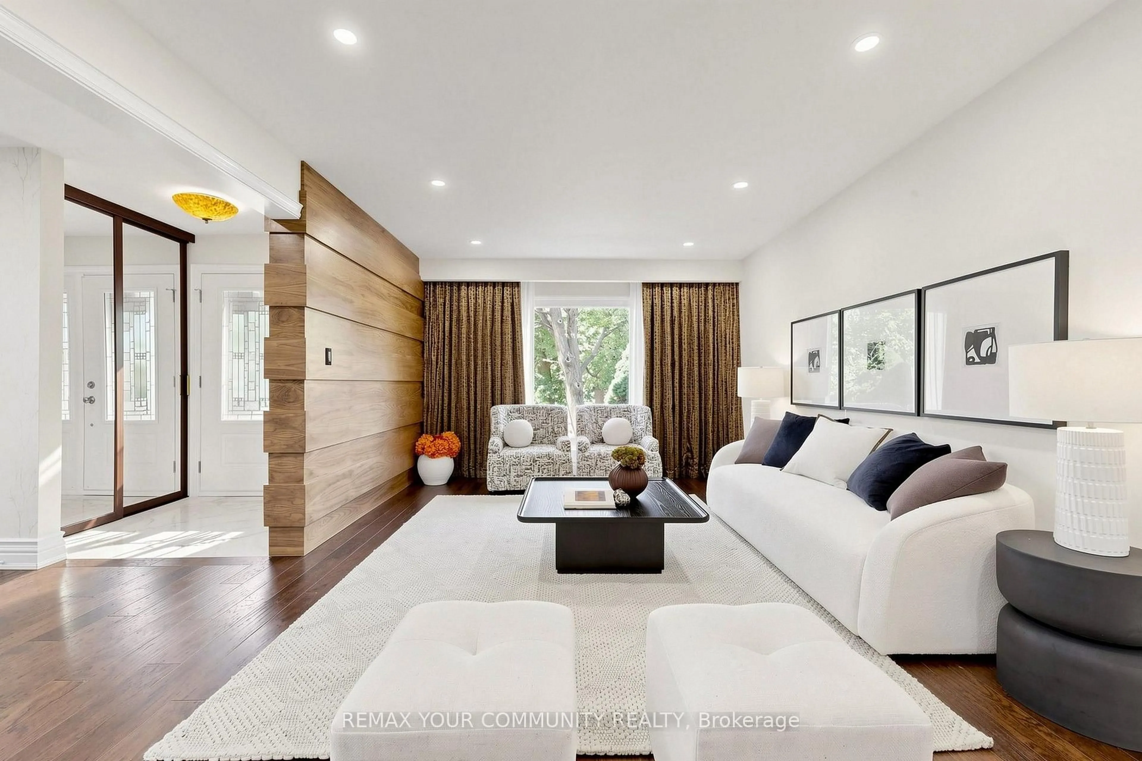 Living room with furniture, wood/laminate floor for 3 Cobblestone Dr, Toronto Ontario M2J 2X6