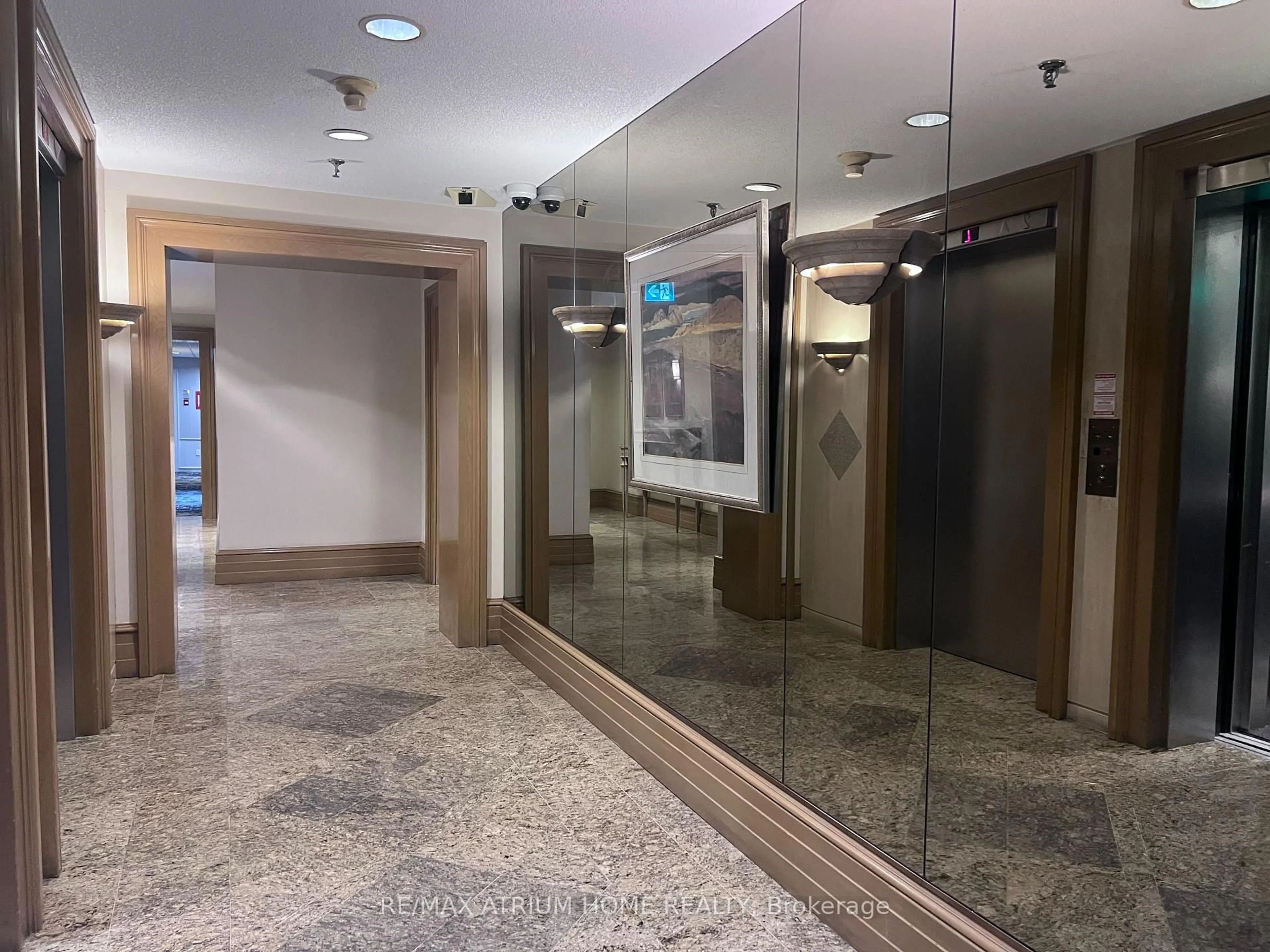 Indoor foyer for 5 Kenneth Ave #1406, Toronto Ontario M2N 6M7