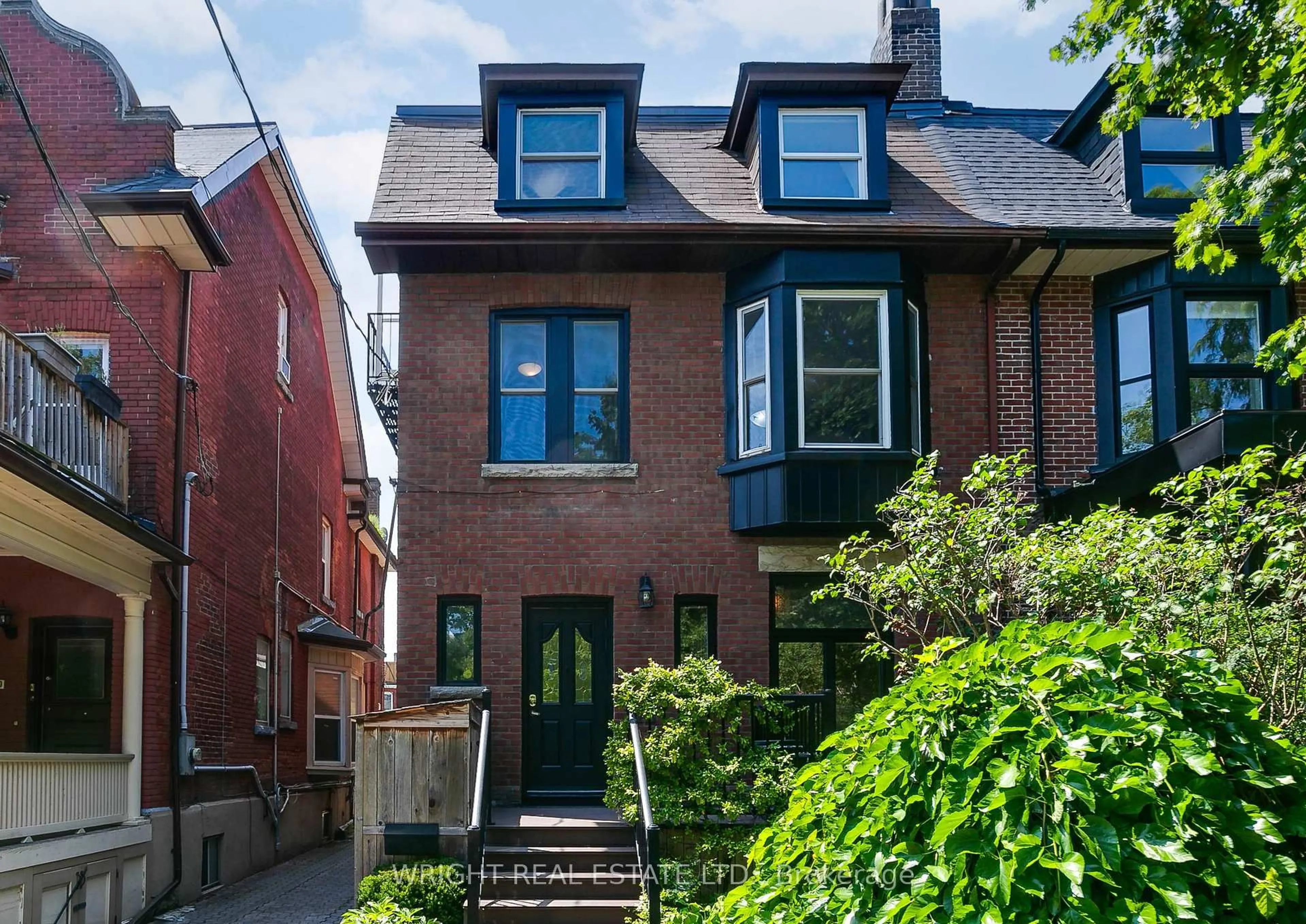 Home with brick exterior material, street for 112 Albany Ave, Toronto Ontario M5R 3C4