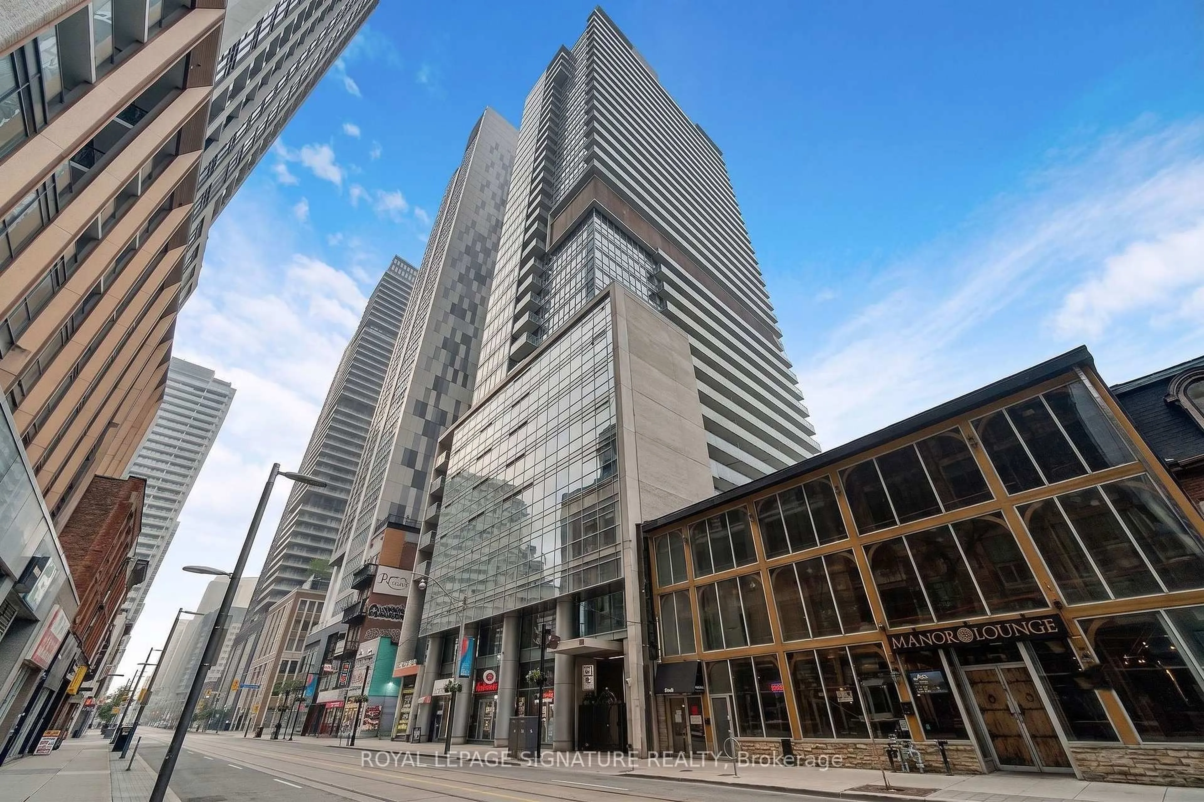 Indoor foyer for 375 King St #3210, Toronto Ontario M5V 1K5