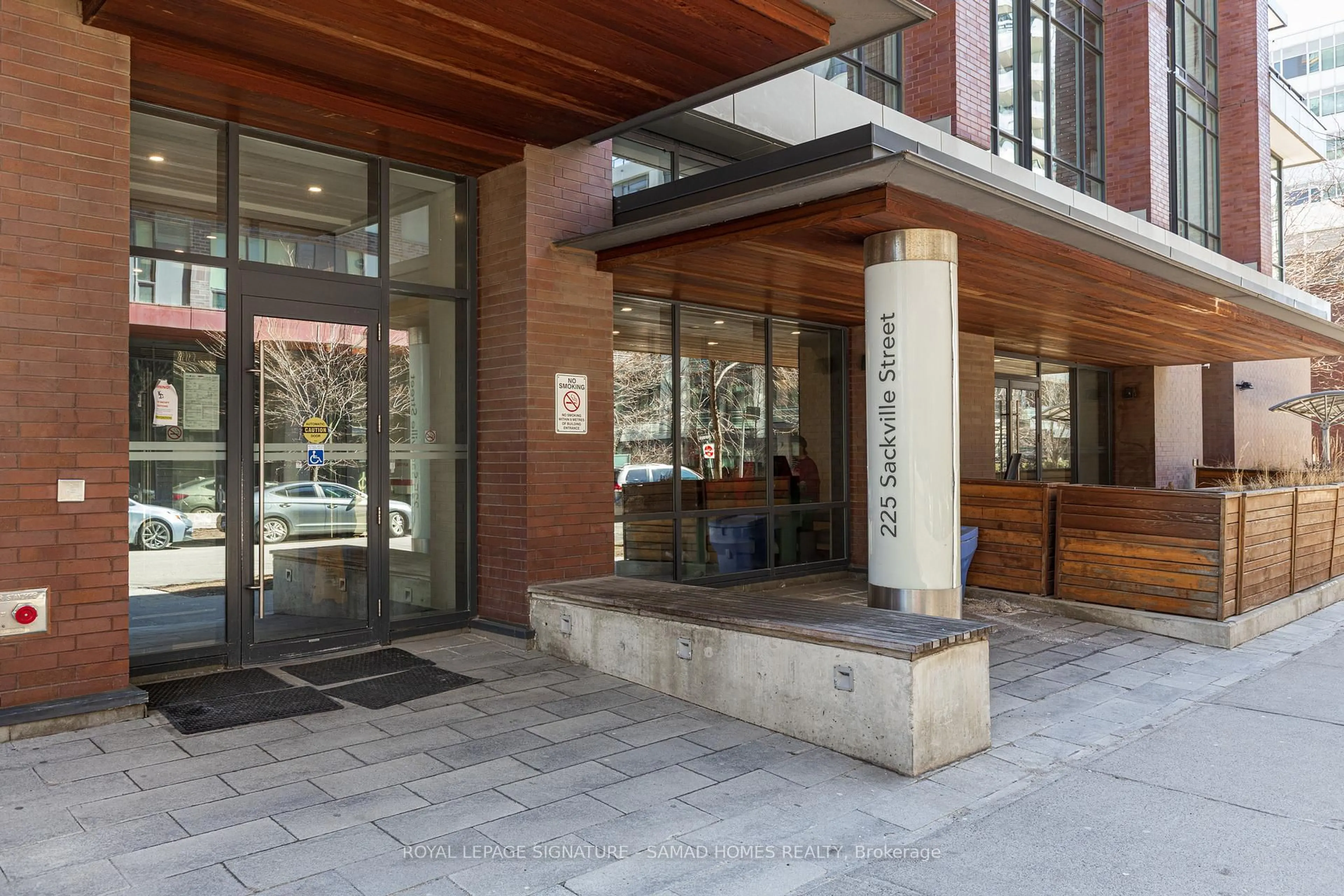 Indoor foyer for 225 Sackville St #Ph2612, Toronto Ontario M5A 0B9