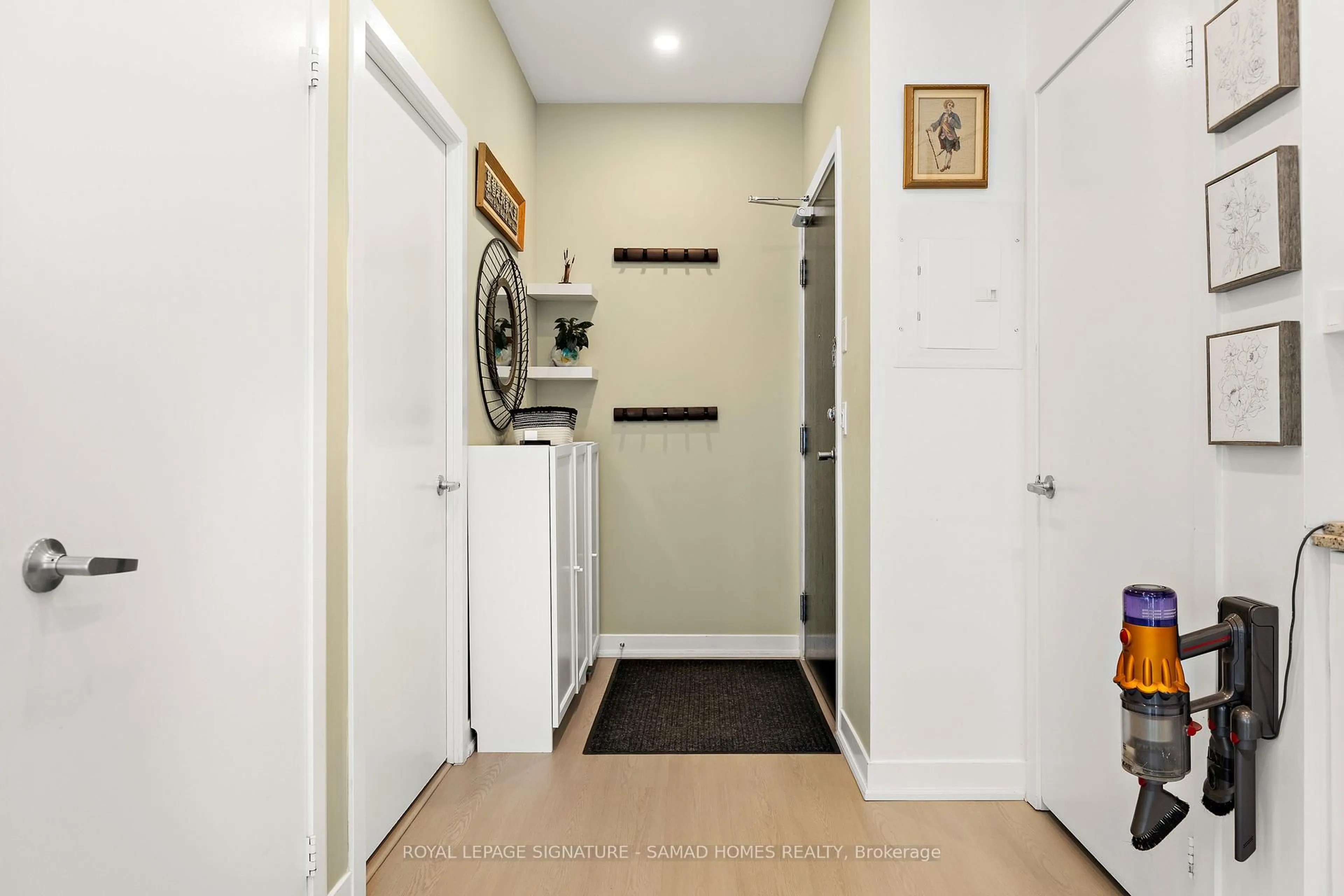 Indoor entryway for 225 Sackville St #Ph2612, Toronto Ontario M5A 0B9