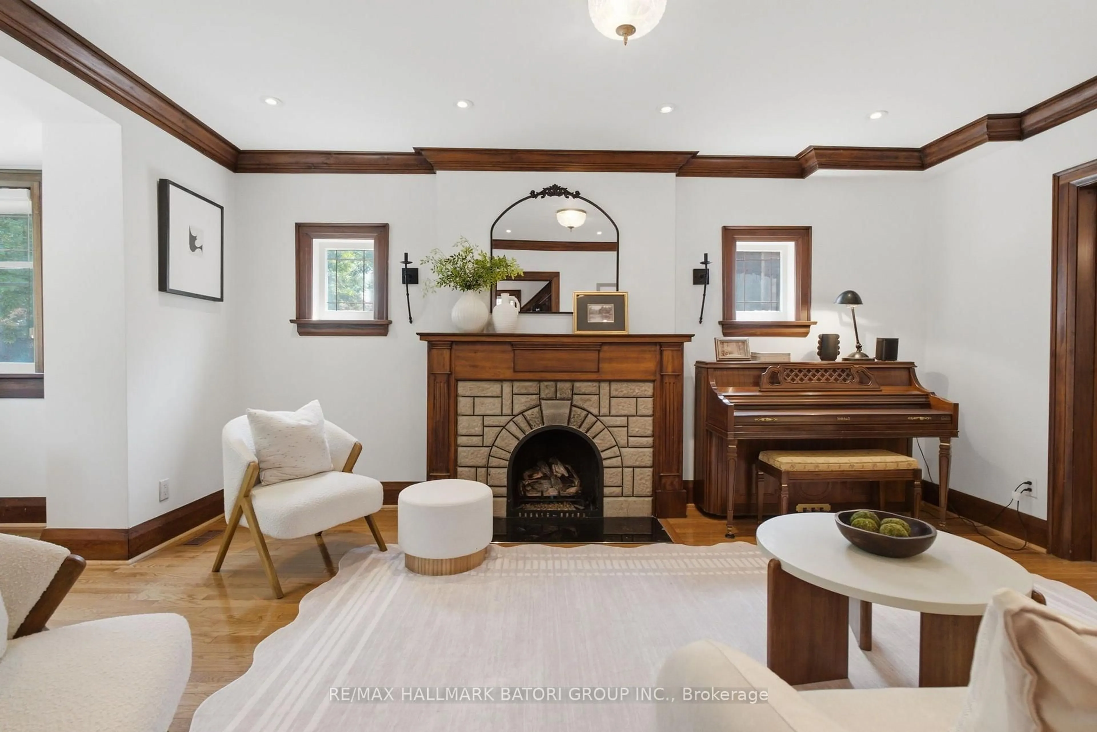 Living room with furniture, unknown for 58 Castlewood Rd, Toronto Ontario M5N 2L2