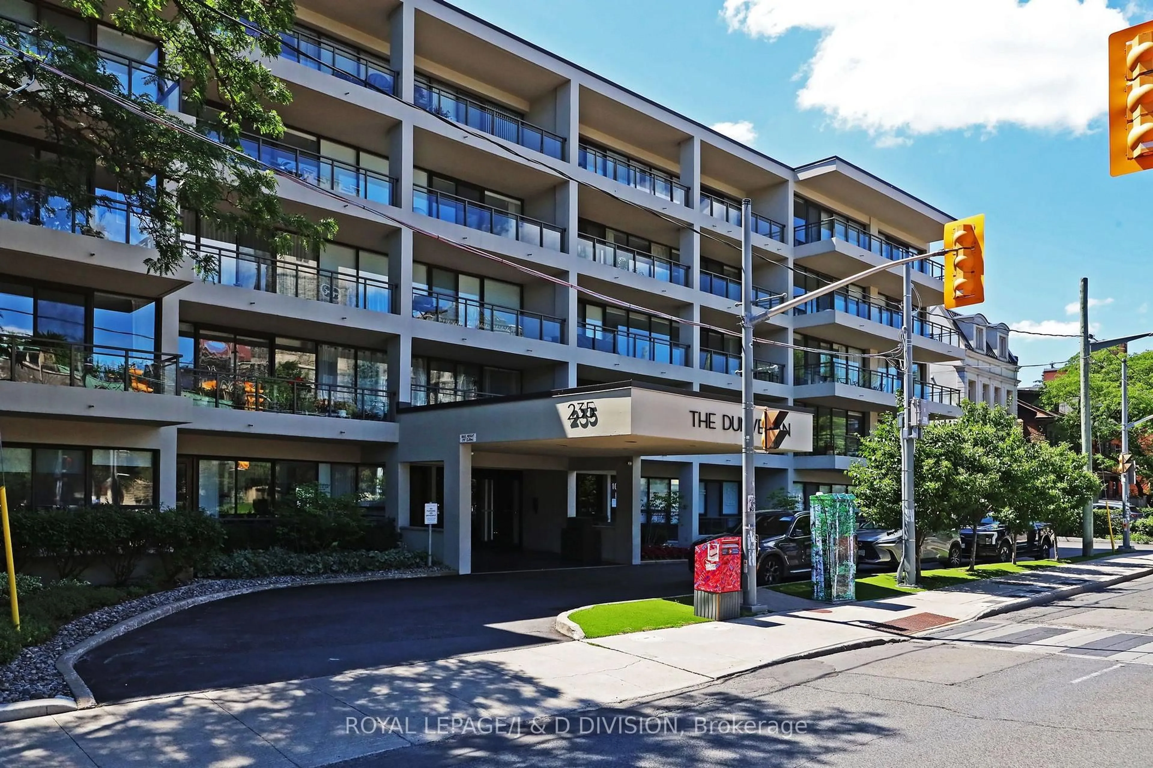 Unknown for 235 St Clair Ave #106, Toronto Ontario M4V 1R4