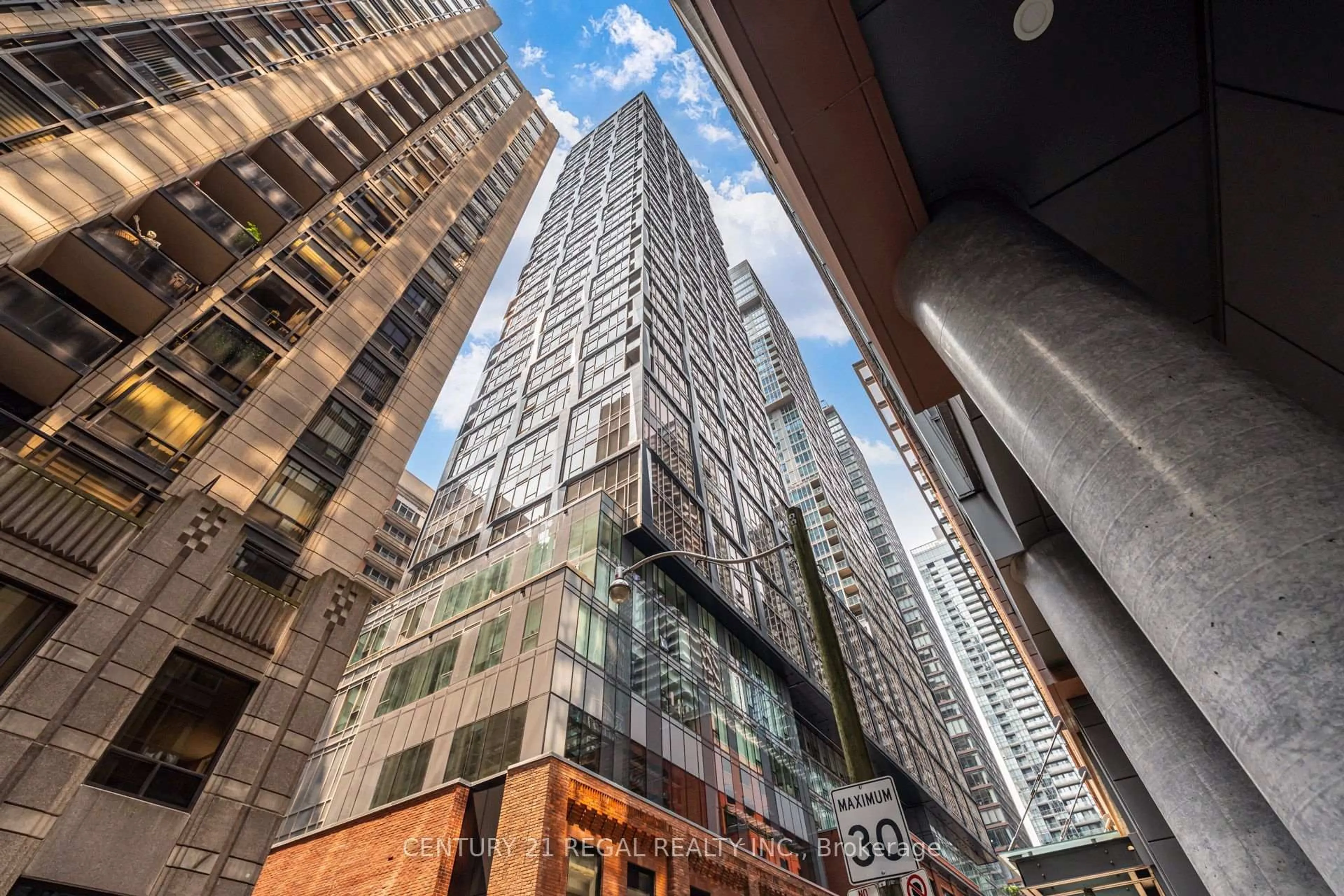 Patio, building for 15 Mercer St #2204, Toronto Ontario M5V 1H2