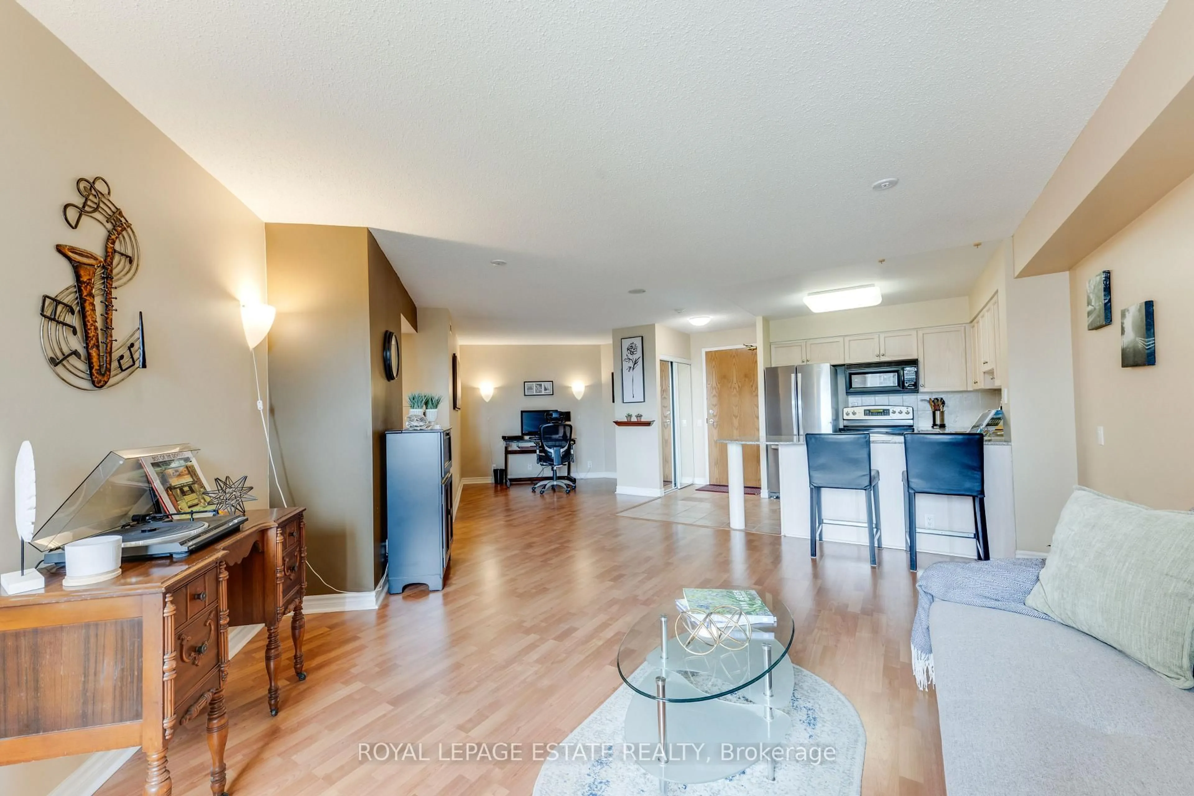 Unknown for 1720 Eglinton Ave #623, Toronto Ontario M4A 2X8
