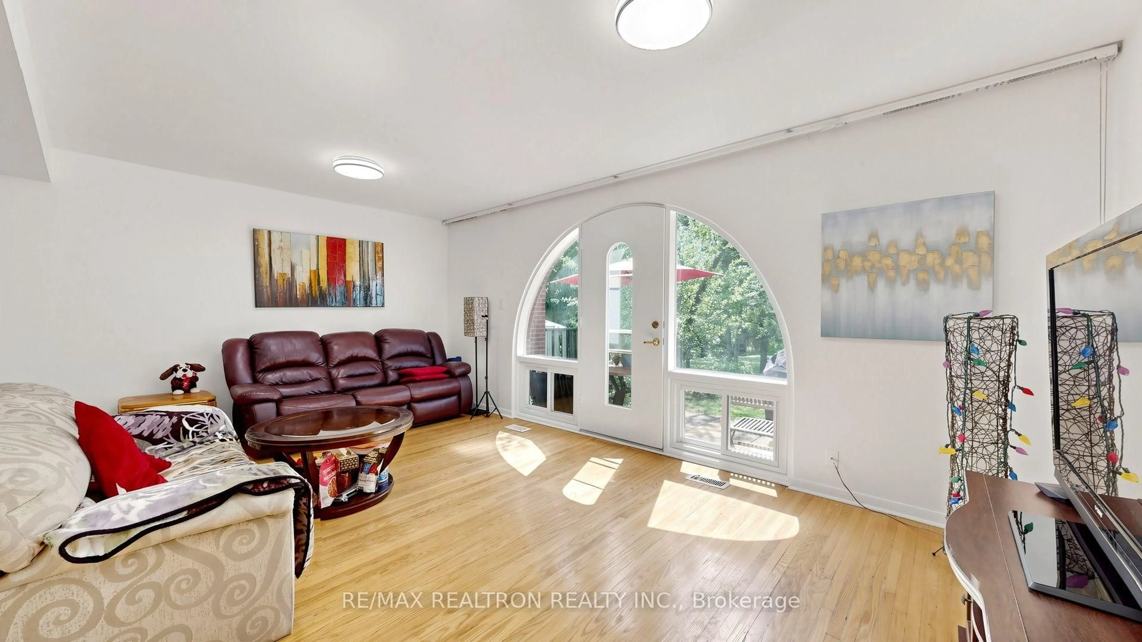 Living room with furniture, wood/laminate floor for 10 Esterbrooke Ave #59, Toronto Ontario M2J 2C2