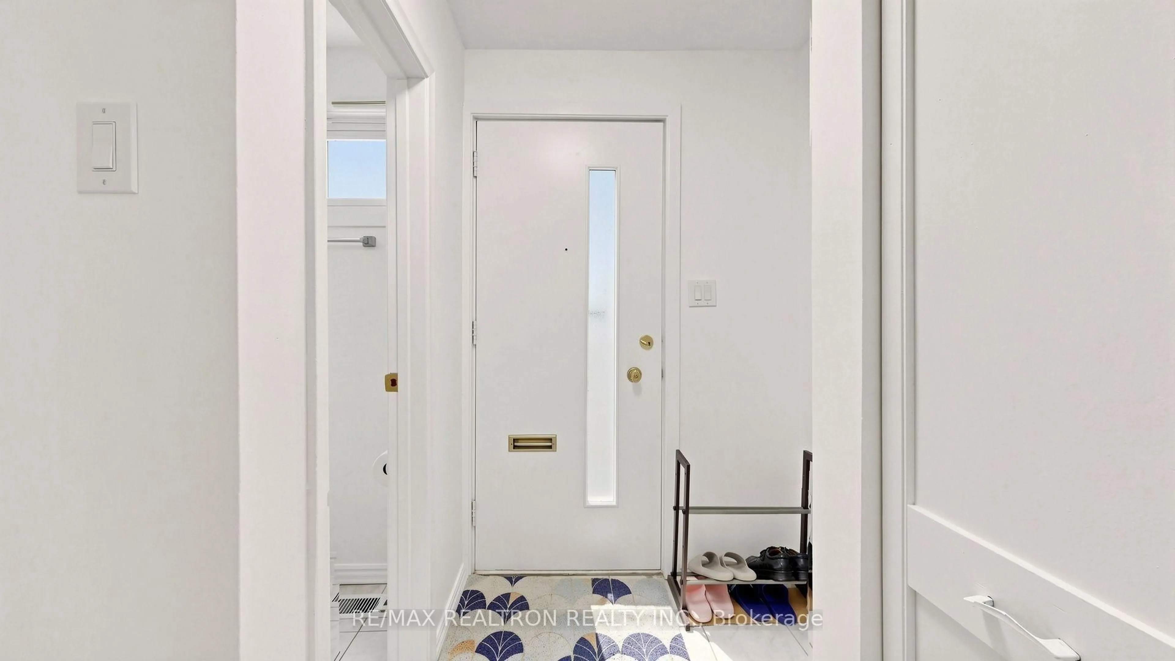 Indoor entryway for 10 Esterbrooke Ave #59, Toronto Ontario M2J 2C2