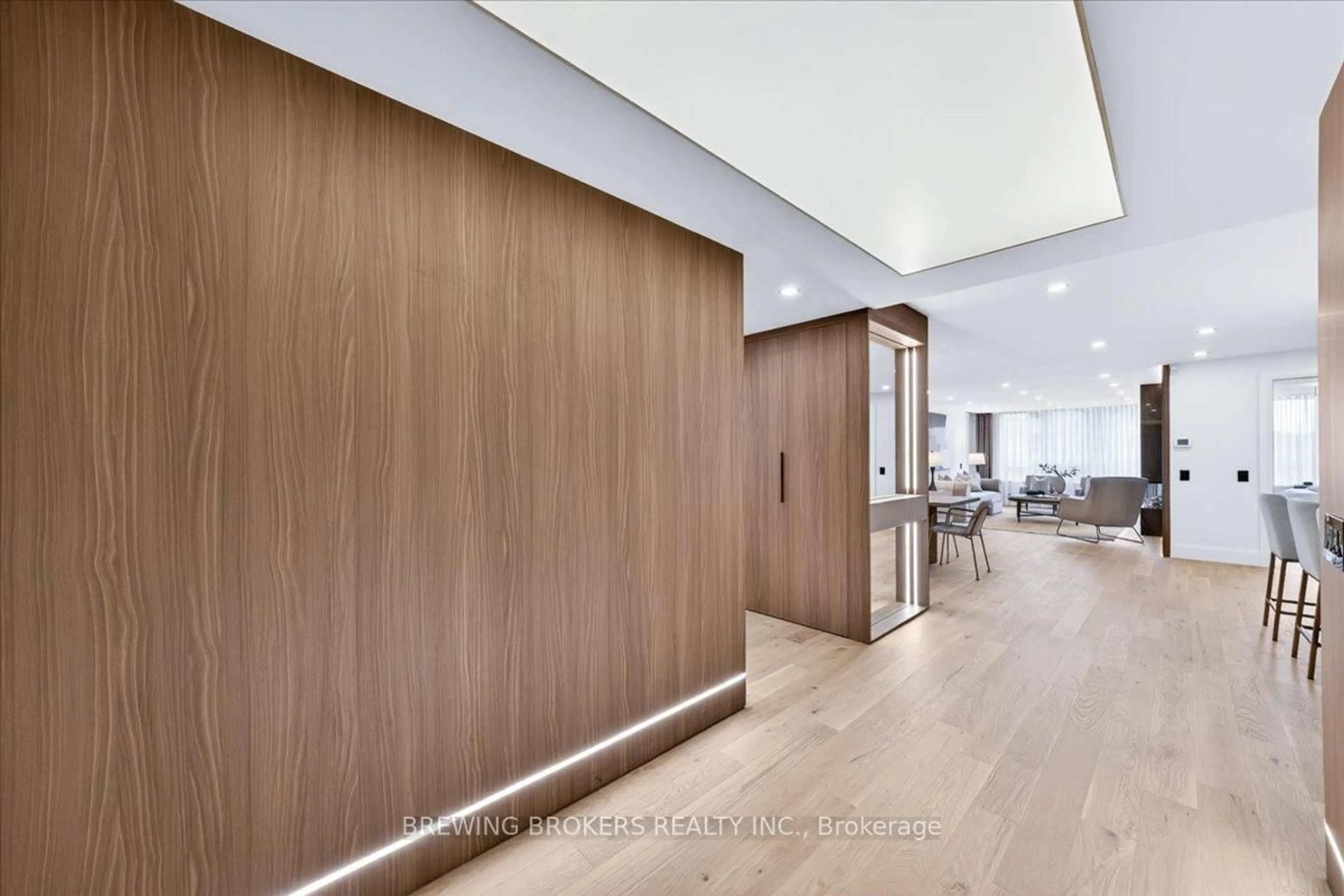 Indoor foyer for 3600 Yonge St #737, Toronto Ontario M4N 2N6