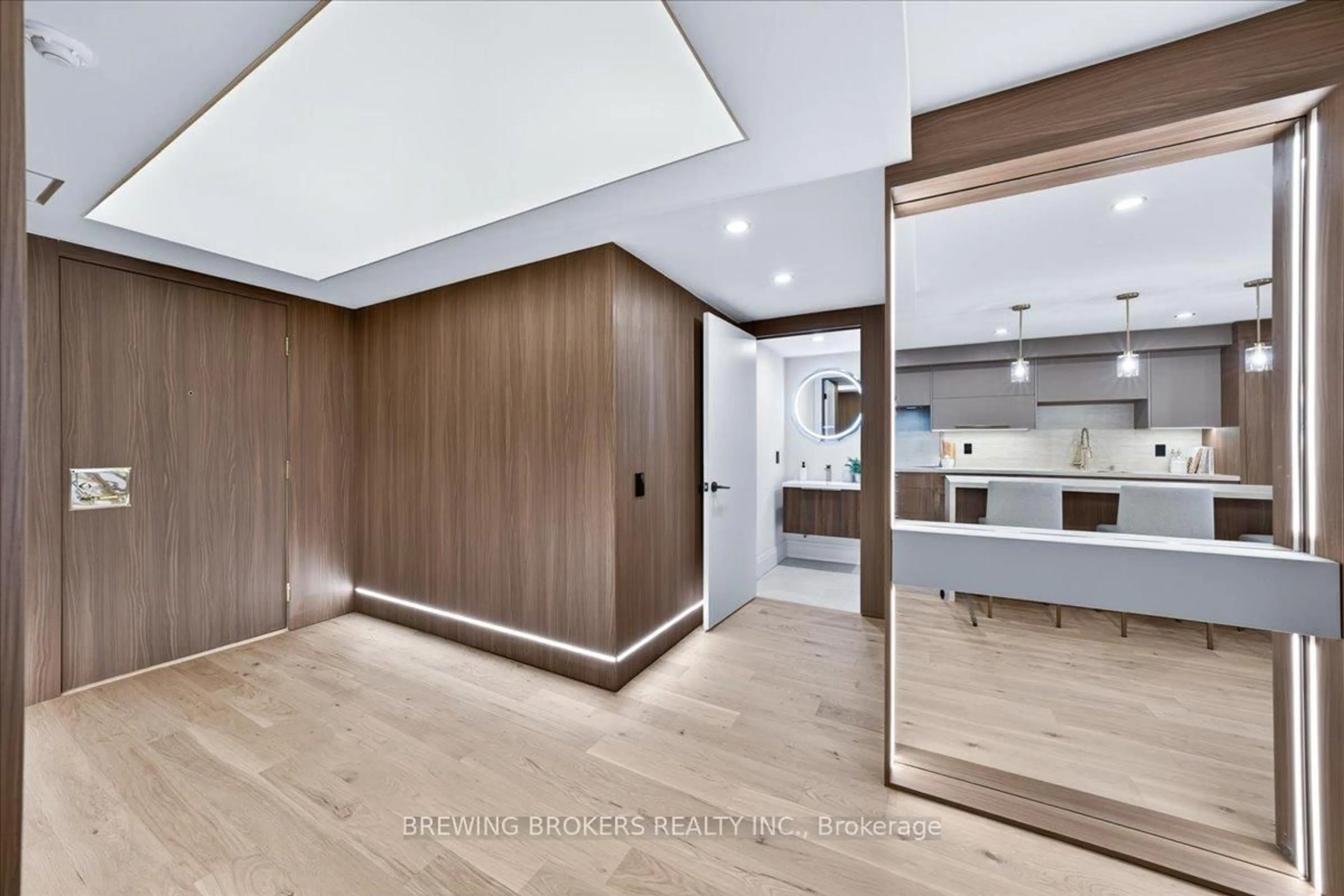 Indoor foyer for 3600 Yonge St #737, Toronto Ontario M4N 2N6