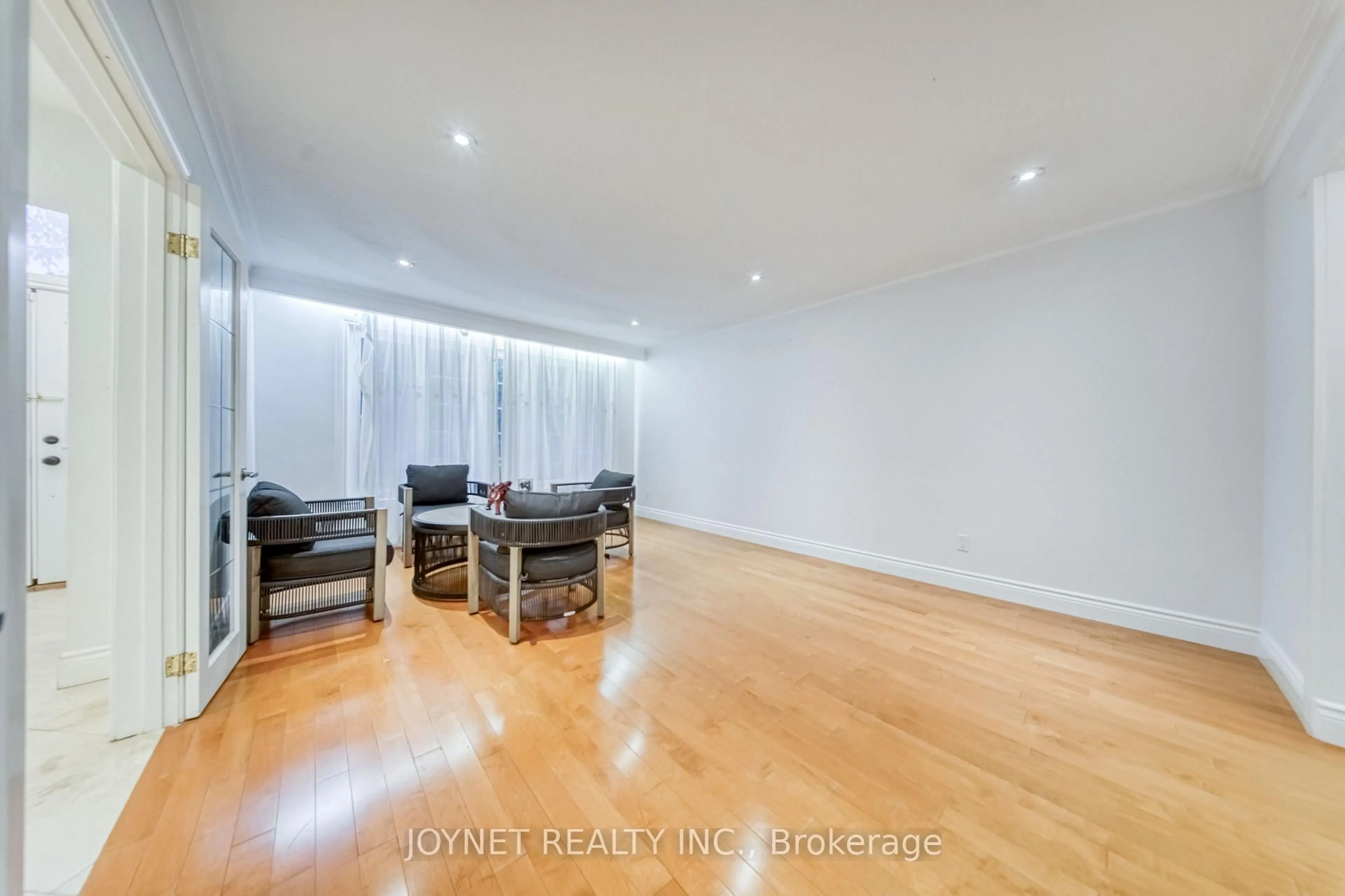 A pic of a room for 18 Bruce Farm Dr, Toronto Ontario M2H 1G3