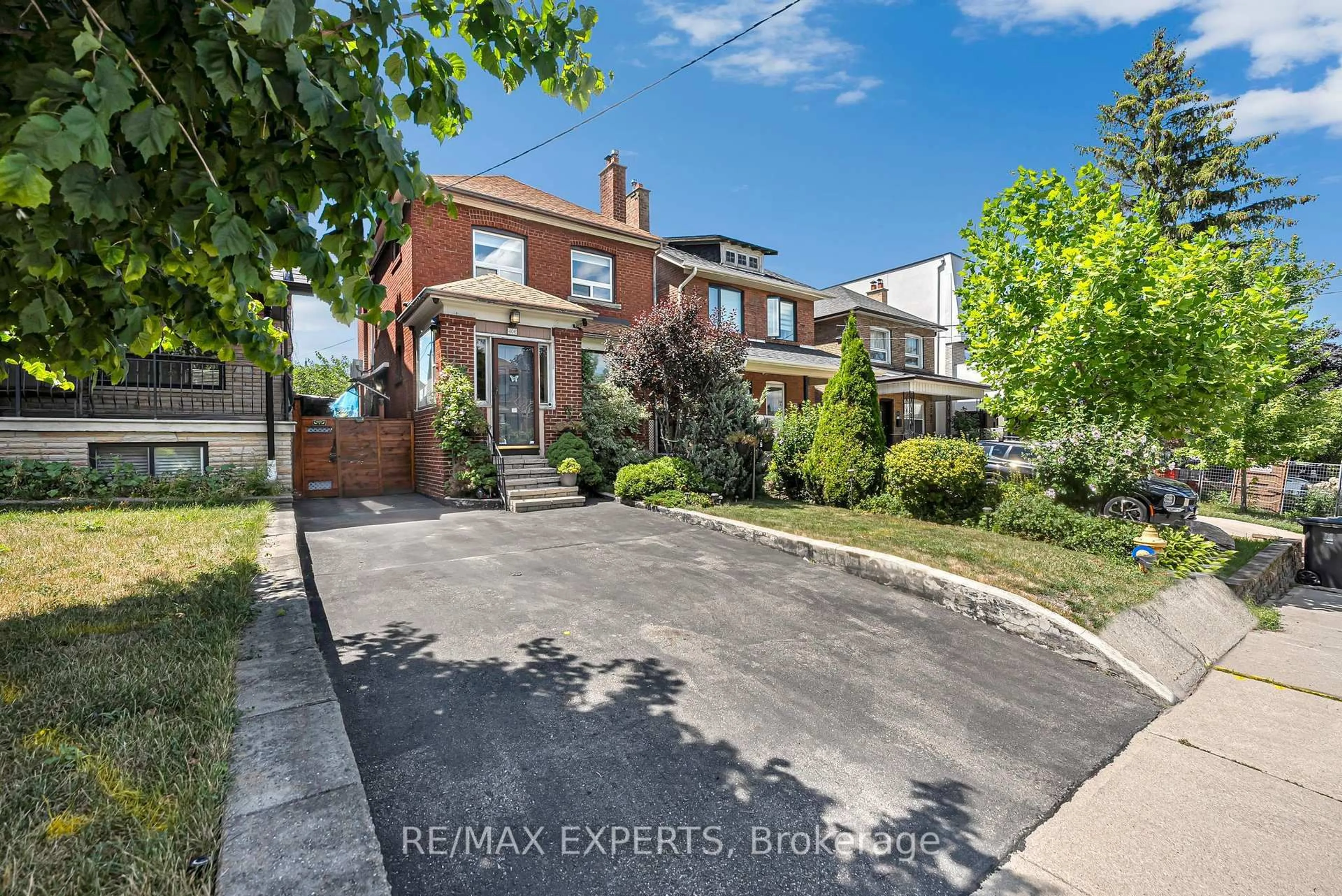 A pic from outside/outdoor area/front of a property/back of a property/a pic from drone, street for 406 Lauder Ave, Toronto Ontario M6E 3J2