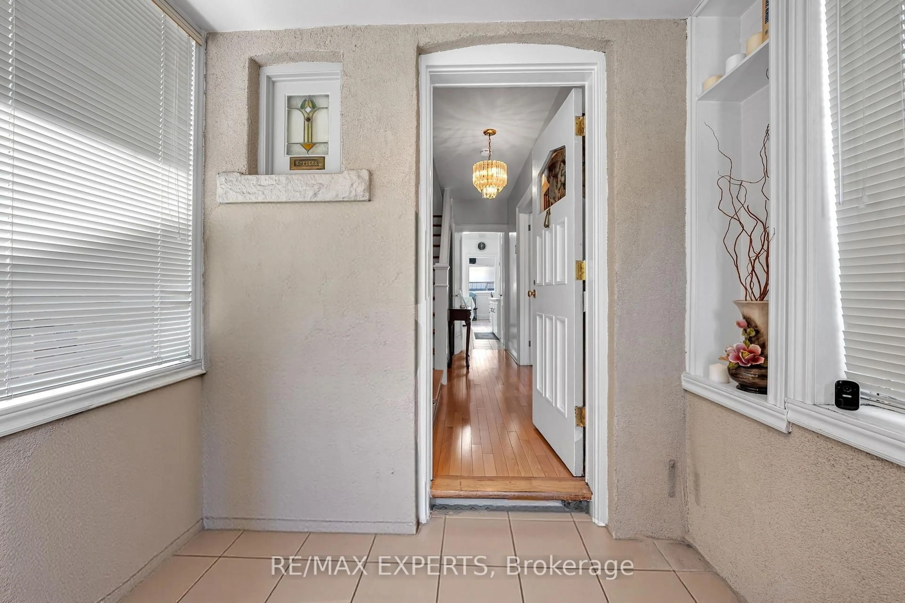 Indoor entryway for 406 Lauder Ave, Toronto Ontario M6E 3J2