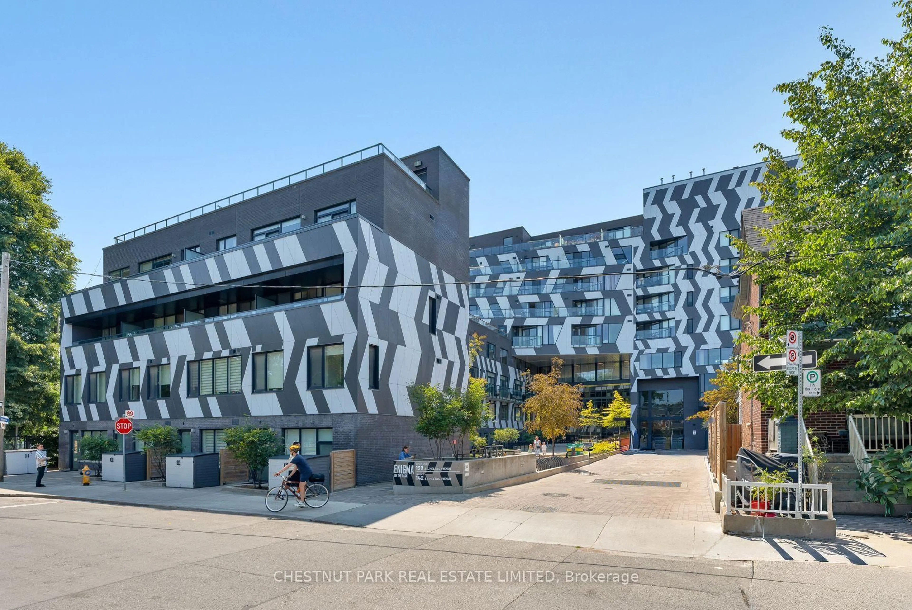 Patio, building for 138 St. Helen's Ave #PH9, Toronto Ontario M6H 4A1