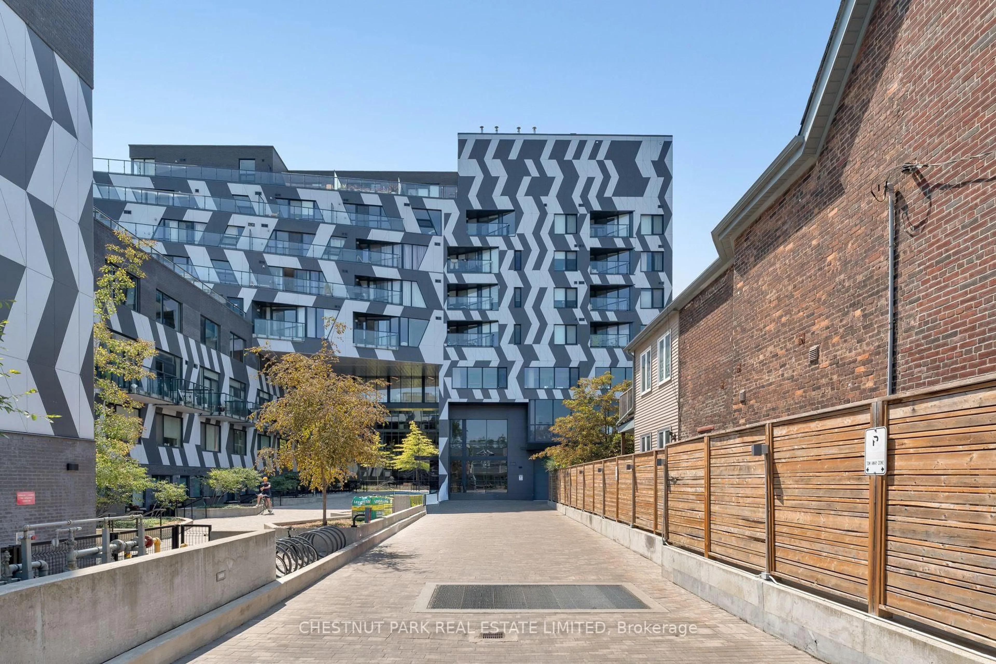 Patio, building for 138 St. Helen's Ave #PH9, Toronto Ontario M6H 4A1