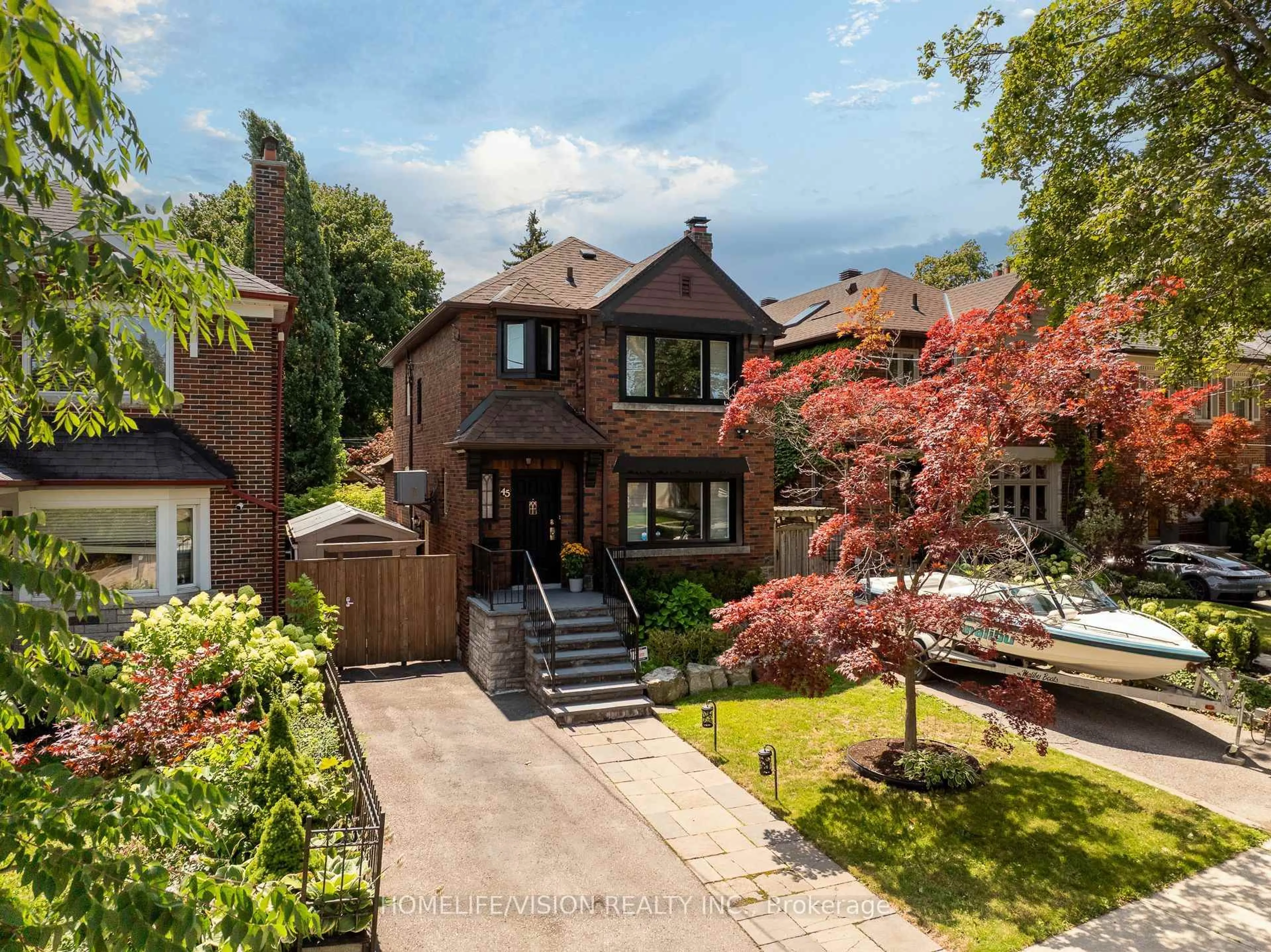 A pic from outside/outdoor area/front of a property/back of a property/a pic from drone, street for 45 Mcrae Dr, Toronto Ontario M4G 1S2