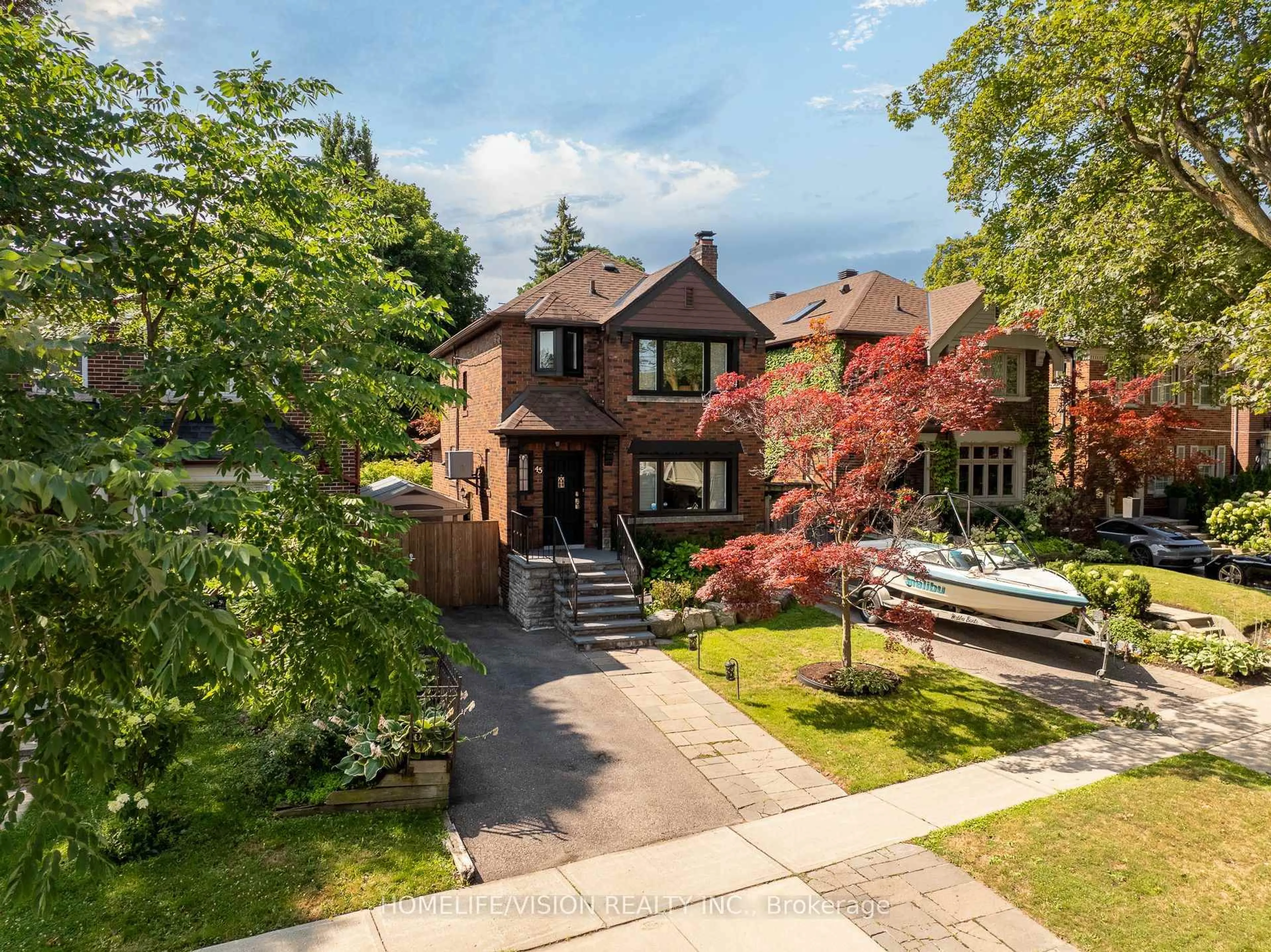 A pic from outside/outdoor area/front of a property/back of a property/a pic from drone, street for 45 Mcrae Dr, Toronto Ontario M4G 1S2