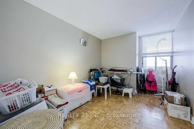 25 Sunrise Ave #811, Toronto 3
