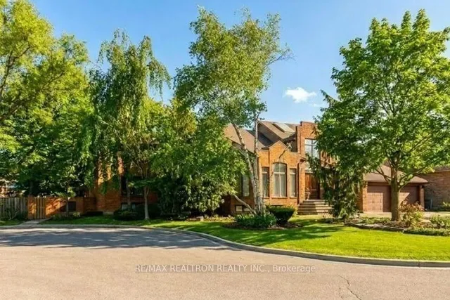 15 Sunforest Crt, Toronto 4