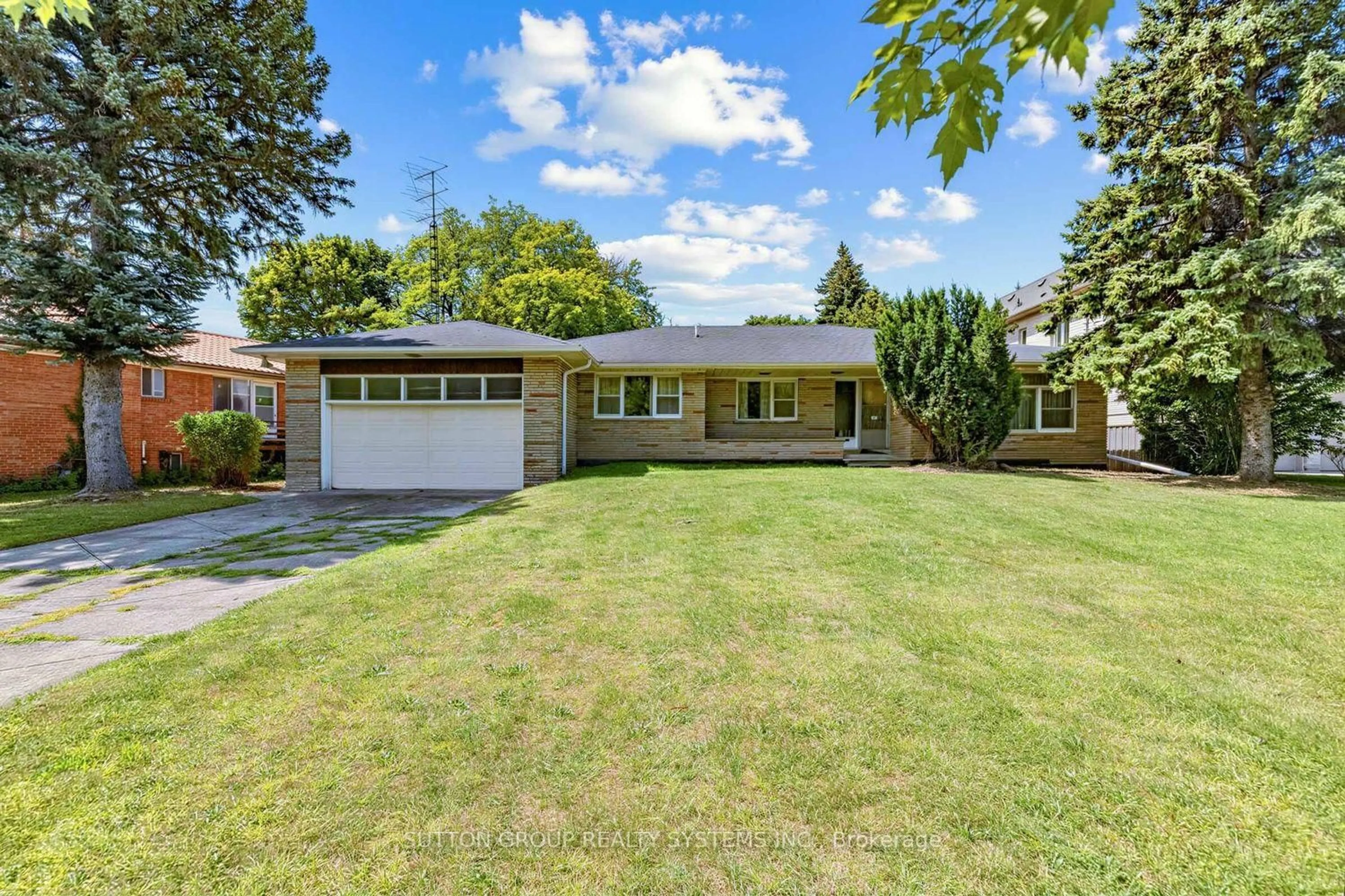 Home with vinyl exterior material, street for 4 Banbury Rd, Toronto Ontario M3B 2L3