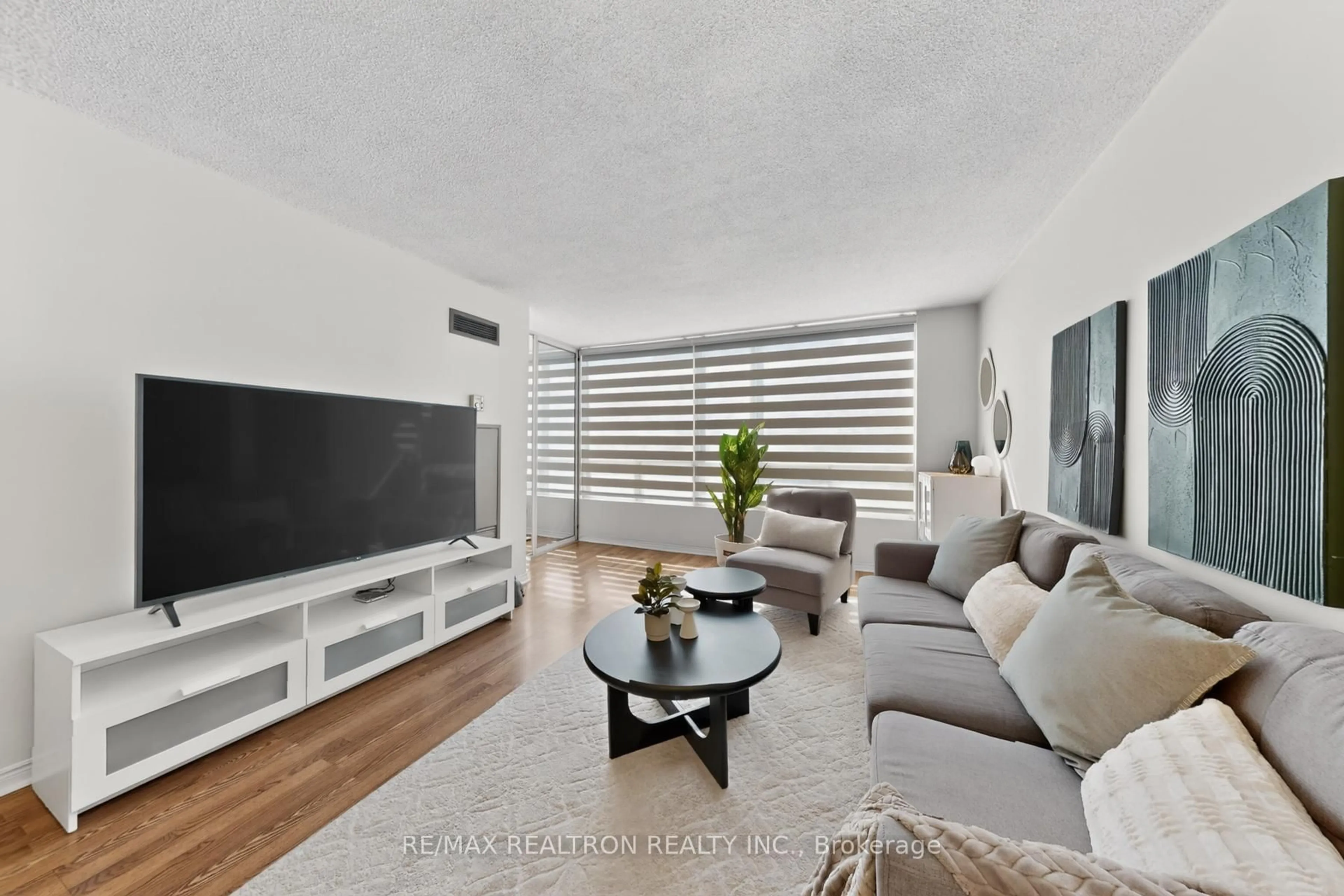 Living room with furniture, unknown for 5765 Yonge St #410, Toronto Ontario M2M 4H9