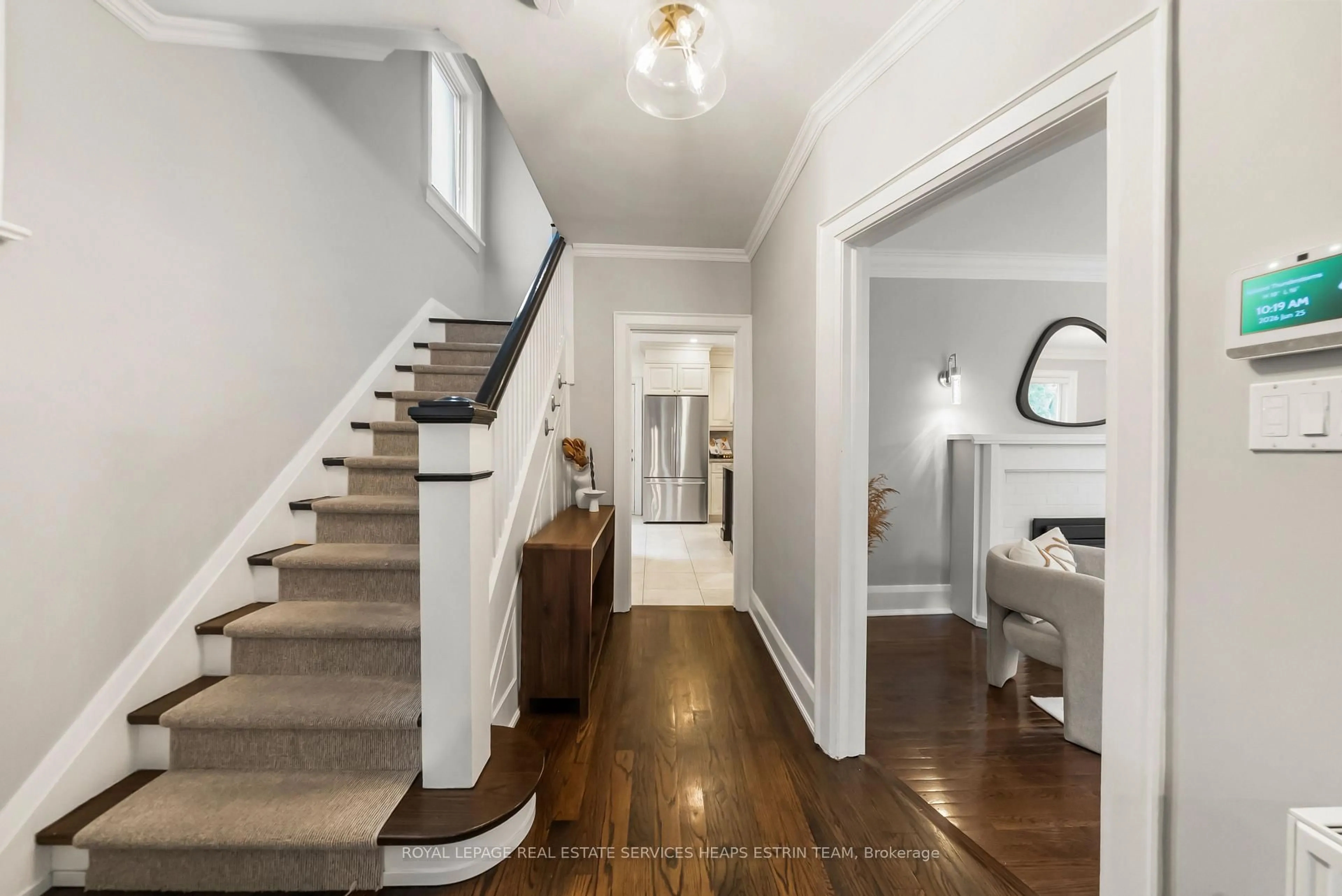 Indoor entryway for 844 Duplex Ave, Toronto Ontario M4R 1W9
