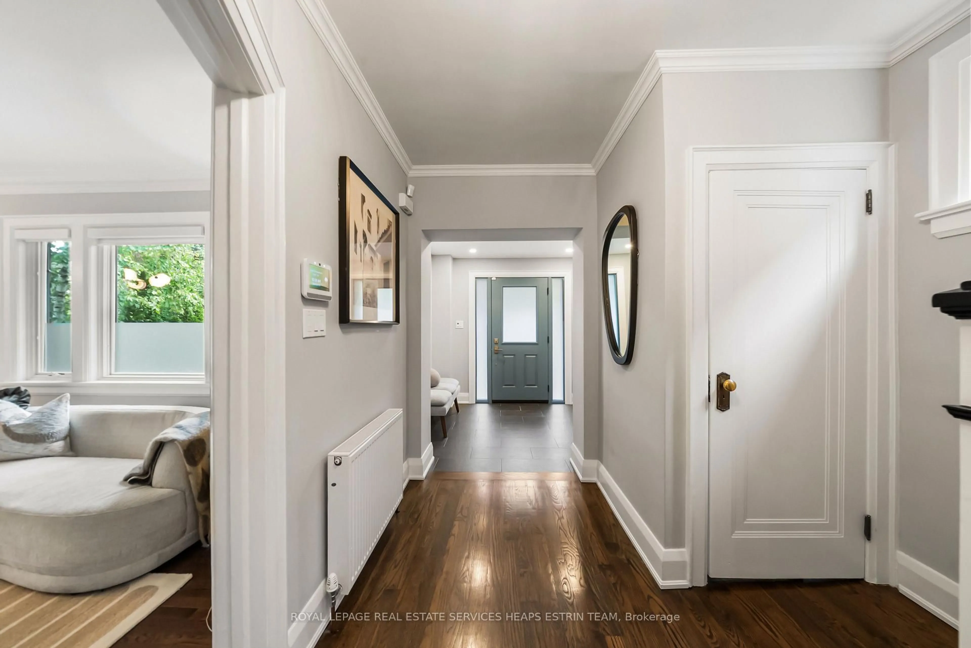 Indoor entryway for 844 Duplex Ave, Toronto Ontario M4R 1W9