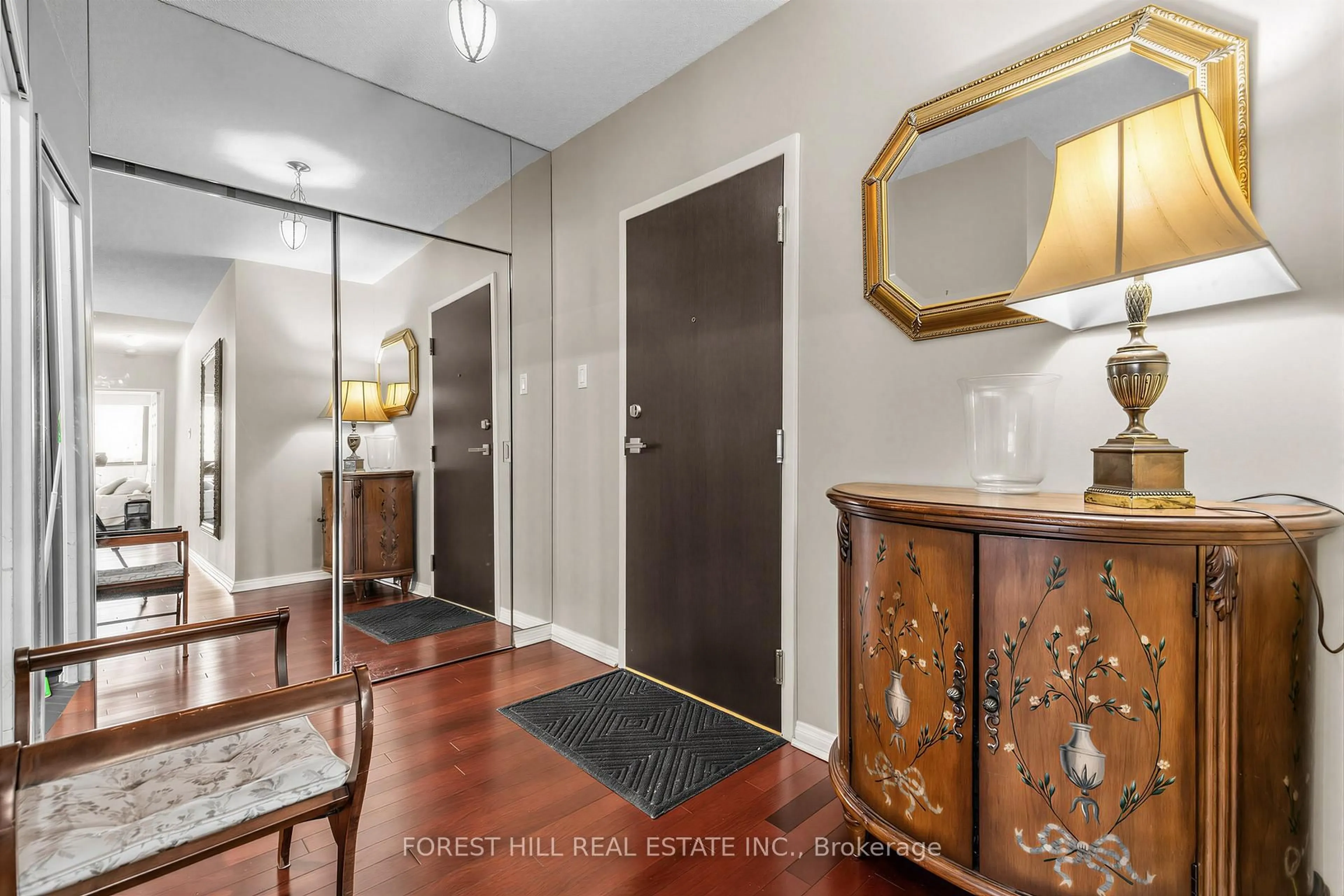Indoor entryway for 15 Mcmurrich St #PH01, Toronto Ontario M5R 3M6