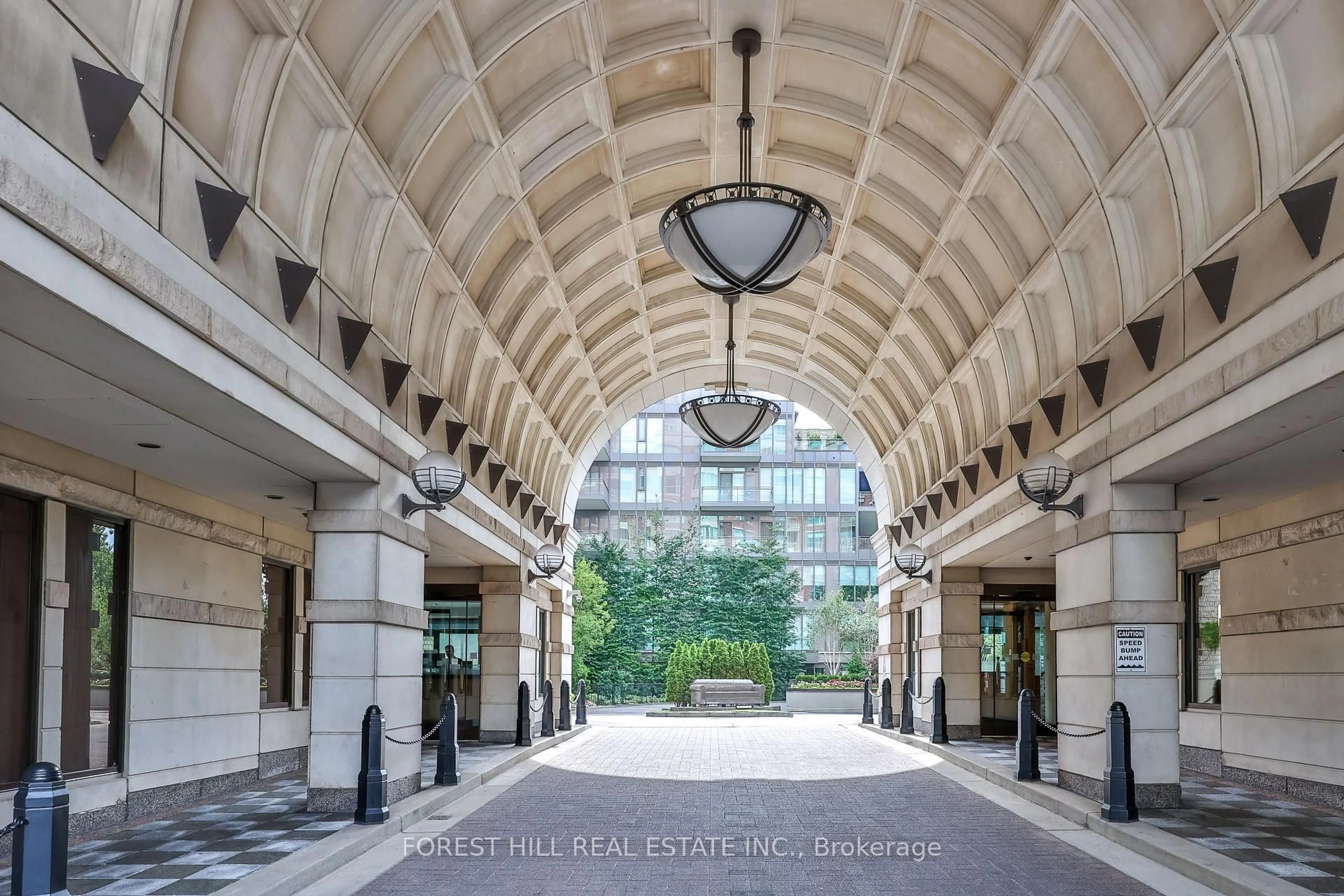 Indoor foyer for 38 Avenue Rd #305, Toronto Ontario M5R 2G2