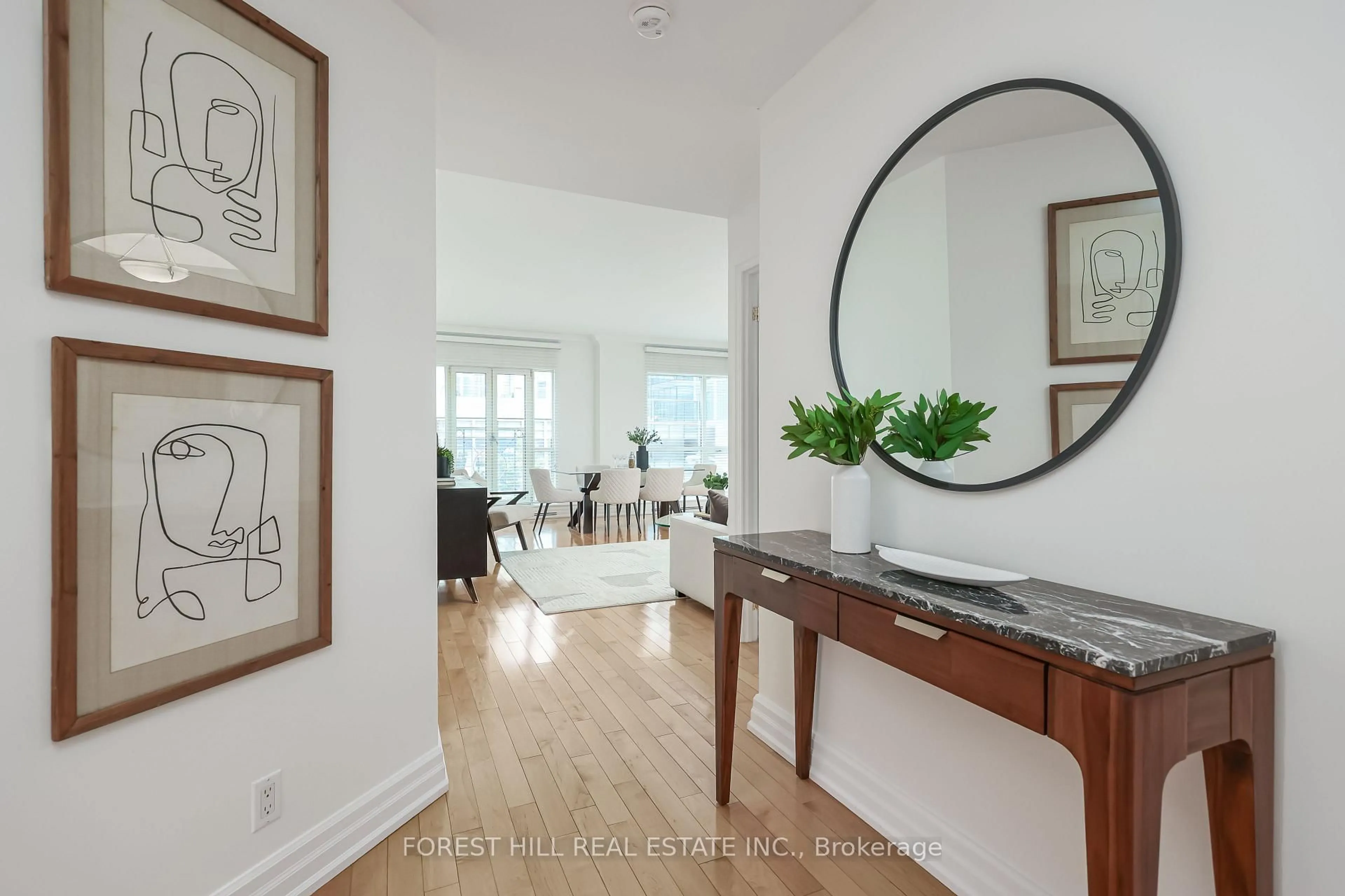 Indoor entryway for 38 Avenue Rd #305, Toronto Ontario M5R 2G2