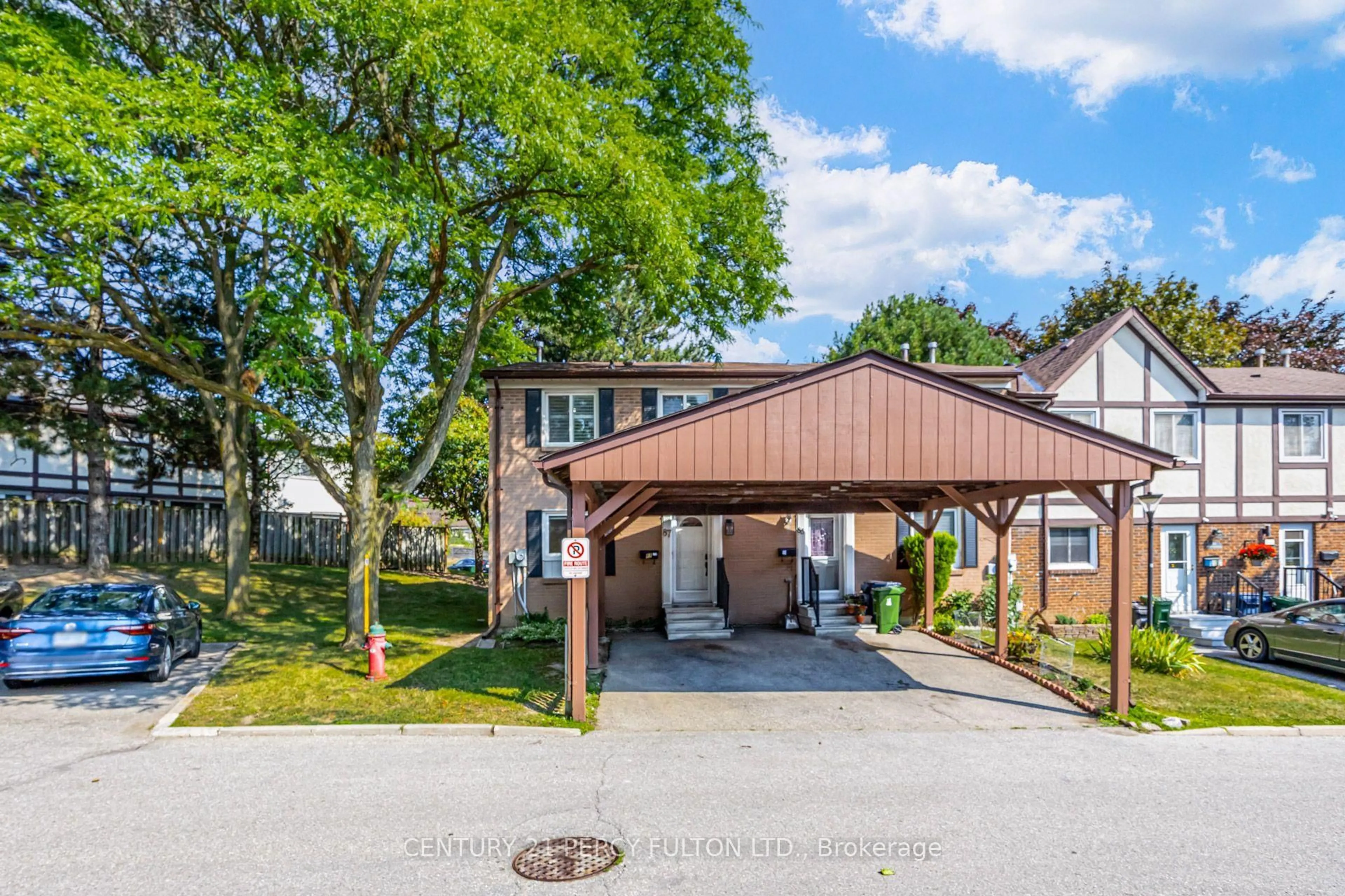 A pic from outside/outdoor area/front of a property/back of a property/a pic from drone, street for 87 Crab Apple Way, Toronto Ontario M3A 3N2