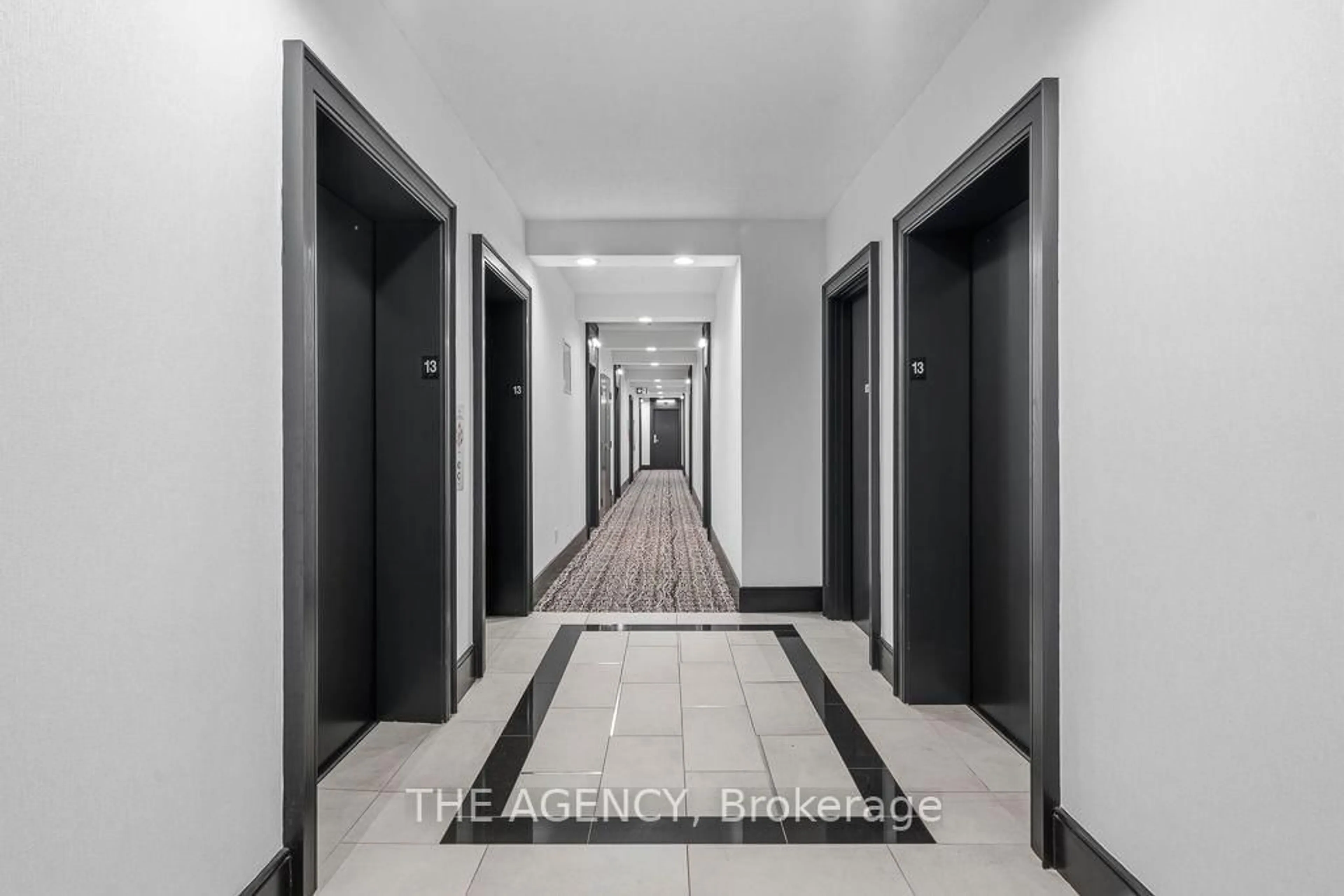 Indoor foyer for 438 King St #1314, Toronto Ontario M5V 3T9