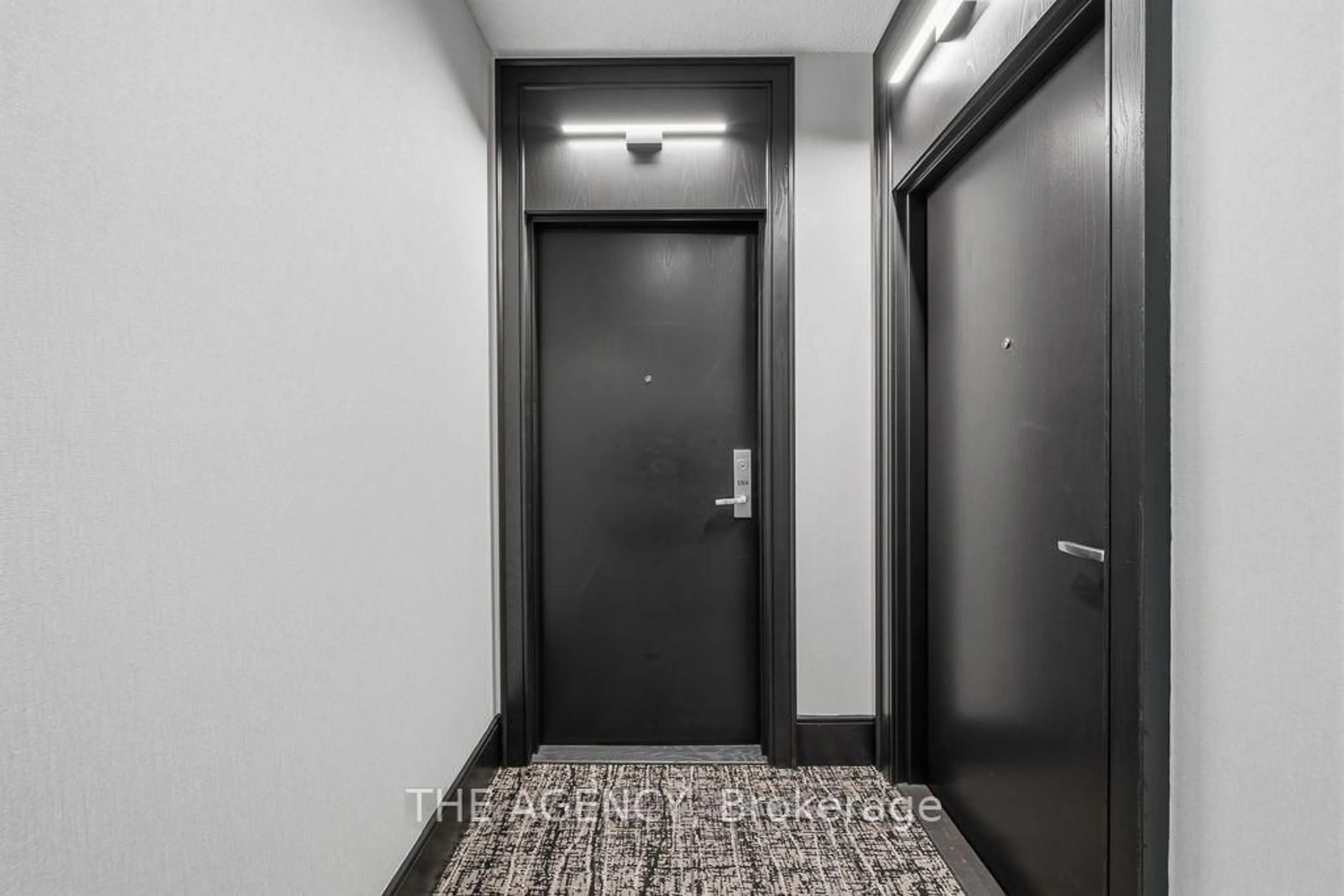 Indoor foyer for 438 King St #1314, Toronto Ontario M5V 3T9