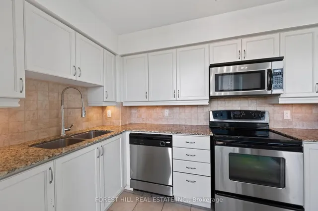 18 Valley Woods Rd #PH310, Toronto 3