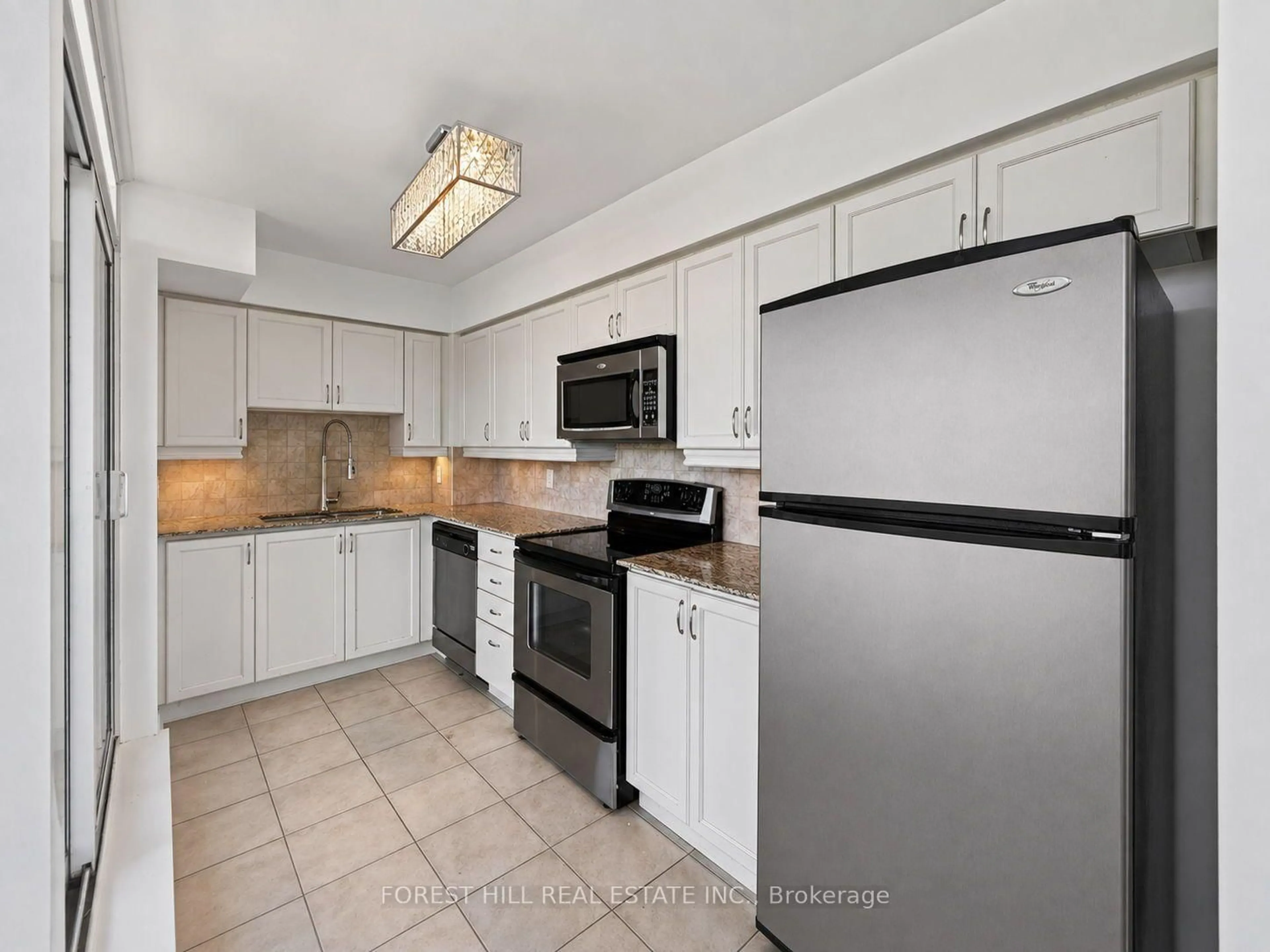 Standard kitchen, ceramic/tile floor for 18 Valley Woods Rd #PH310, Toronto Ontario M3A 0A1