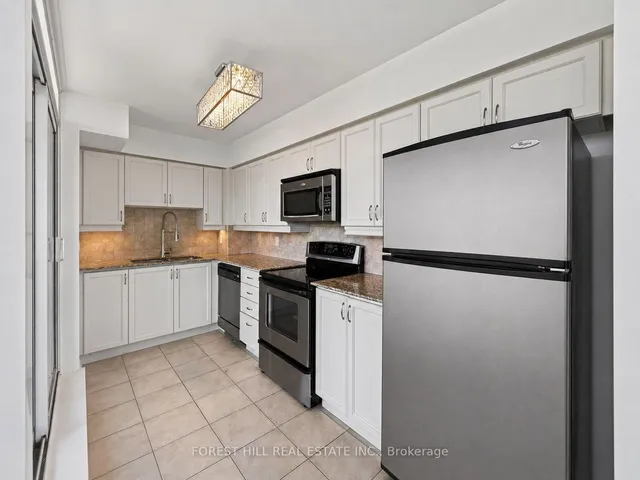 18 Valley Woods Rd #PH310, Toronto 4
